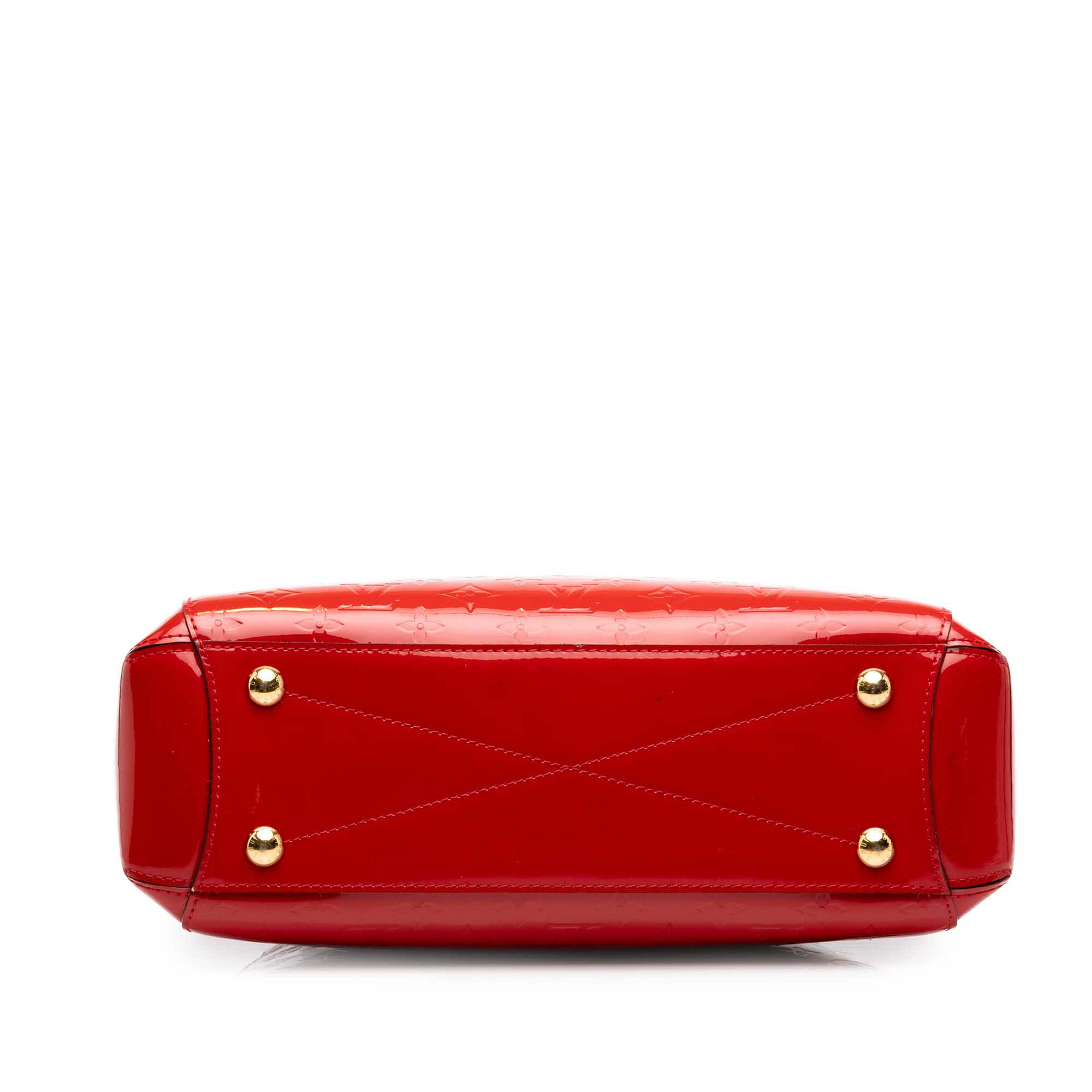 Louis Vuitton Monogram Vernis Montaigne Mm, från Luxclusif, i färgen röd. Klicka för att öppna bilden i stort format