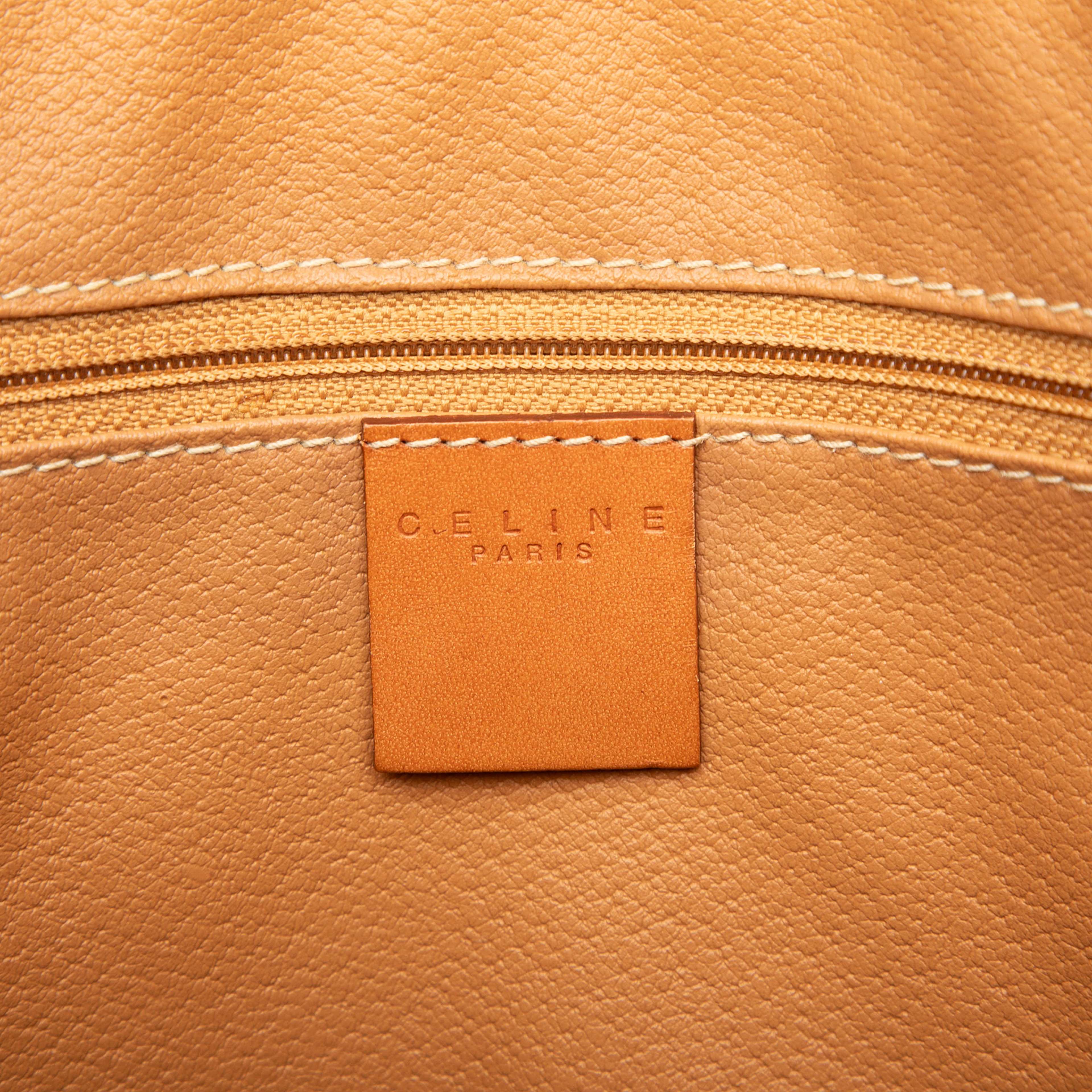 Celine Macadam Coated Canvas Shoulder Bag, från Luxclusif, i färgen brown. Klicka för att öppna bilden i stort format