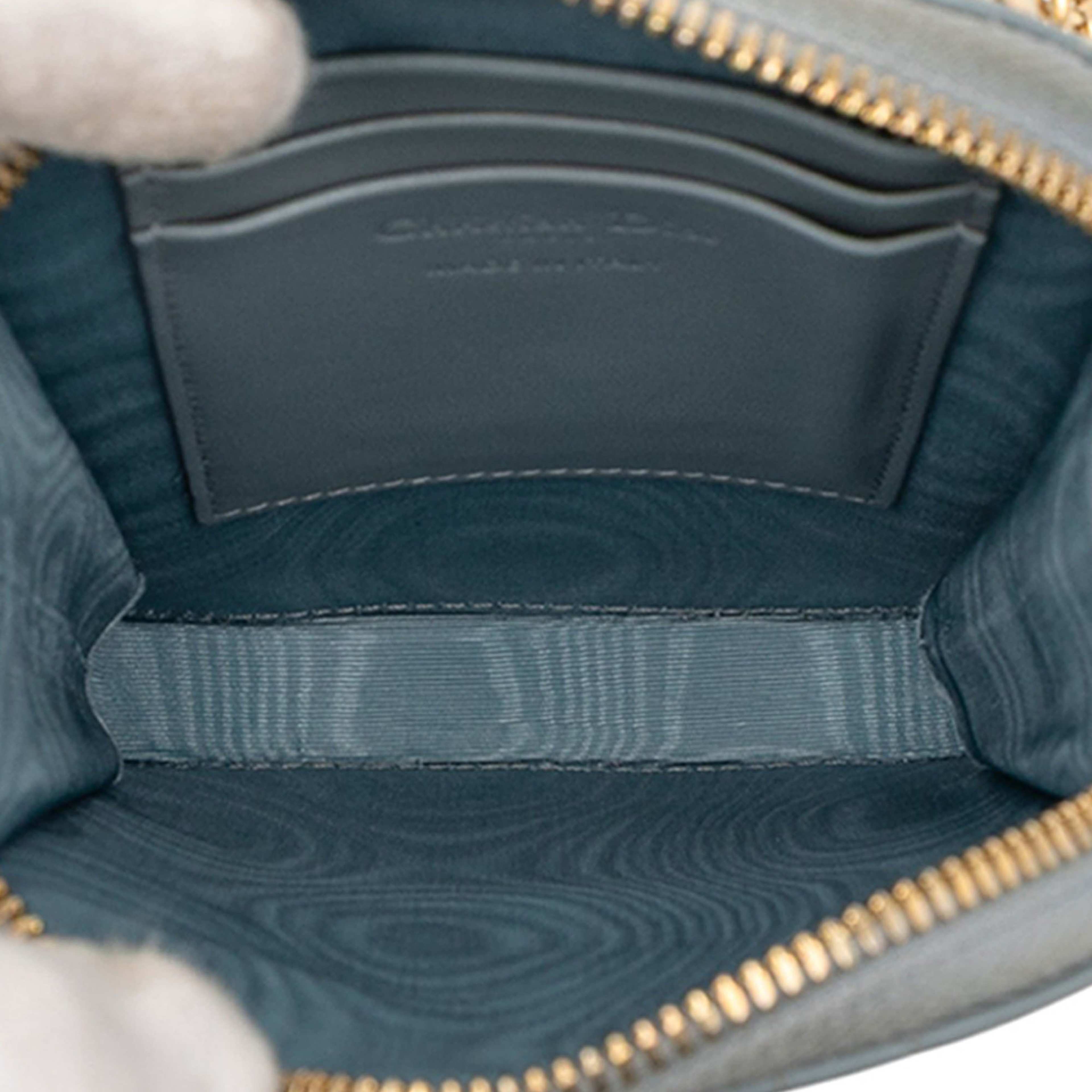 Dior Lambskin Cannage Lady Dior Call In Phone Holder, från Luxclusif, i färgen light blue. Klicka för att öppna bilden i stort format