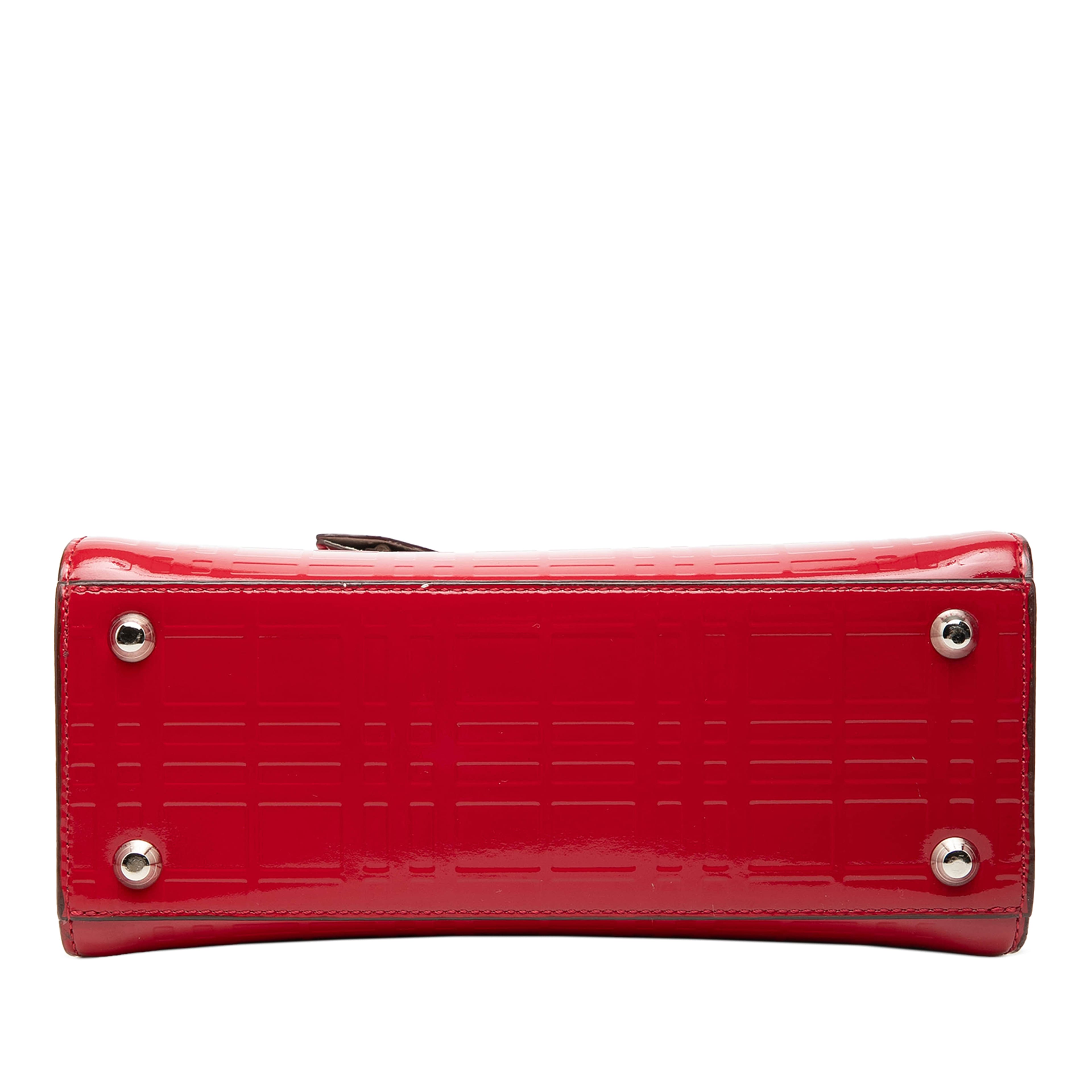 Burberry Embossed Patent Leather Top Handle, från Luxclusif, i färgen red. Klicka för att öppna bilden i stort format