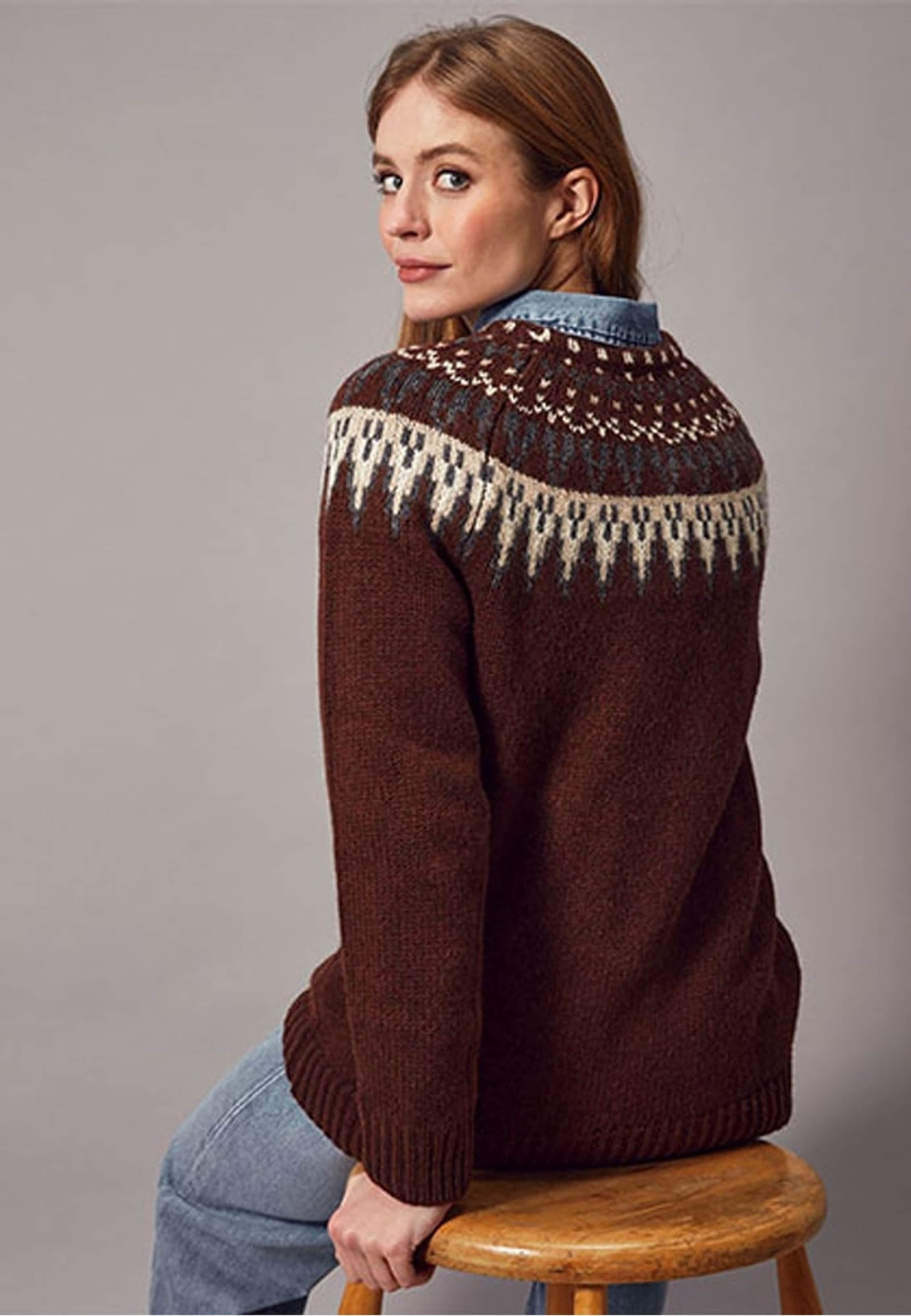 Veda Jumper, från Jumperfabriken, i färgen brown. Klicka för att öppna bilden i stort format