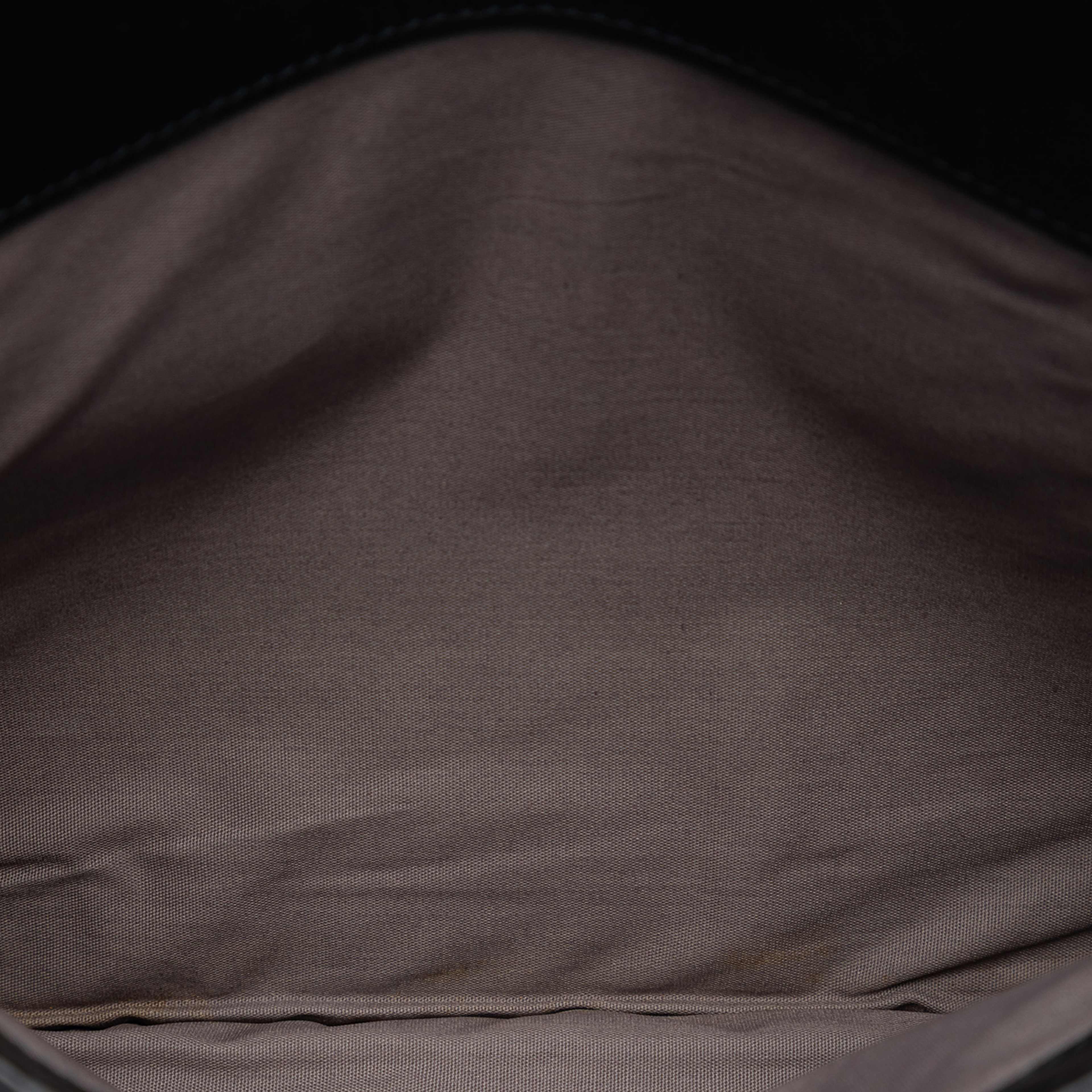 Bottega Veneta Leather Intrecciato Clutch, från Luxclusif, i färgen black. Klicka för att öppna bilden i stort format