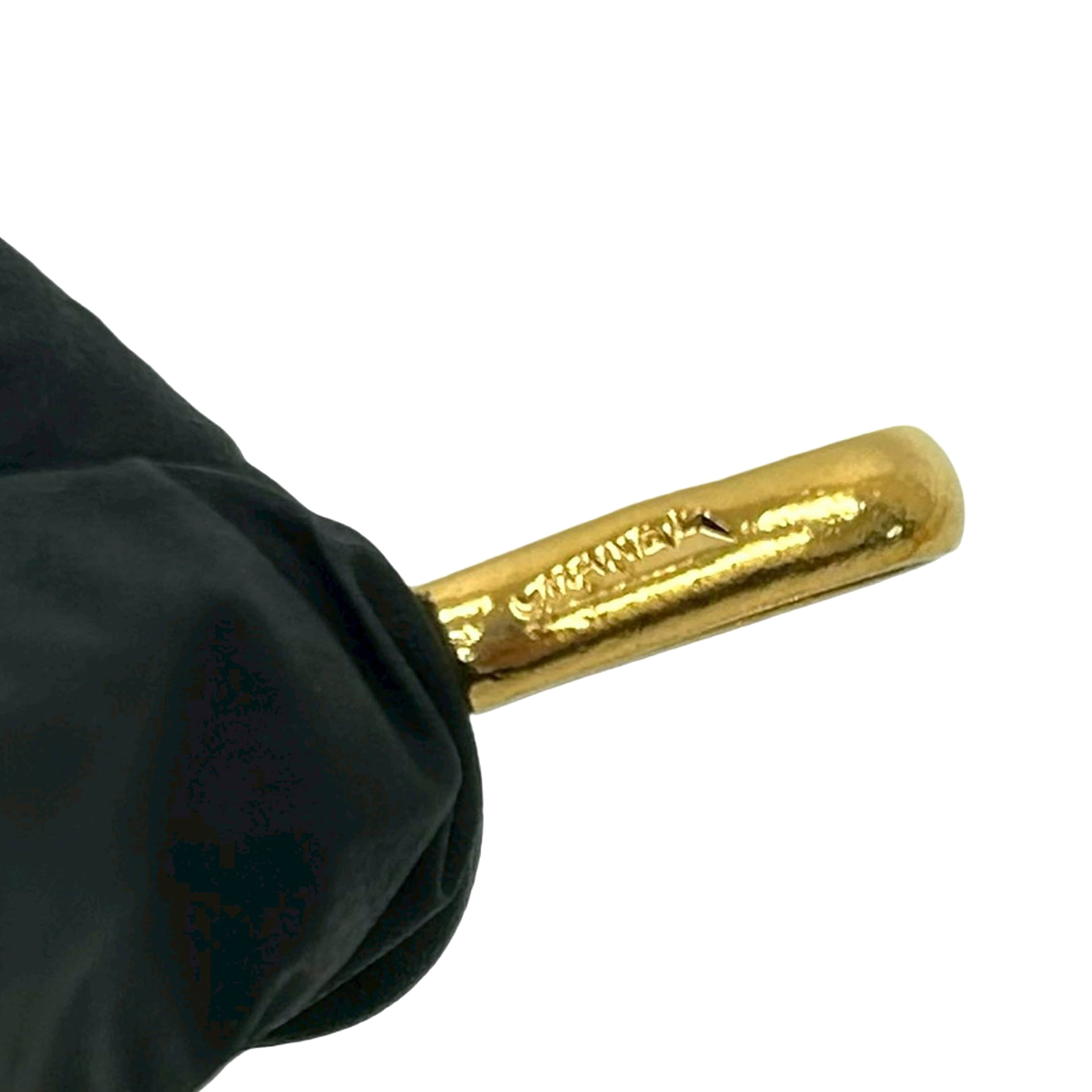 Chanel Cc Gold Plated Logo Pendant Necklace, från Luxclusif, i färgen gold. Klicka för att öppna bilden i stort format