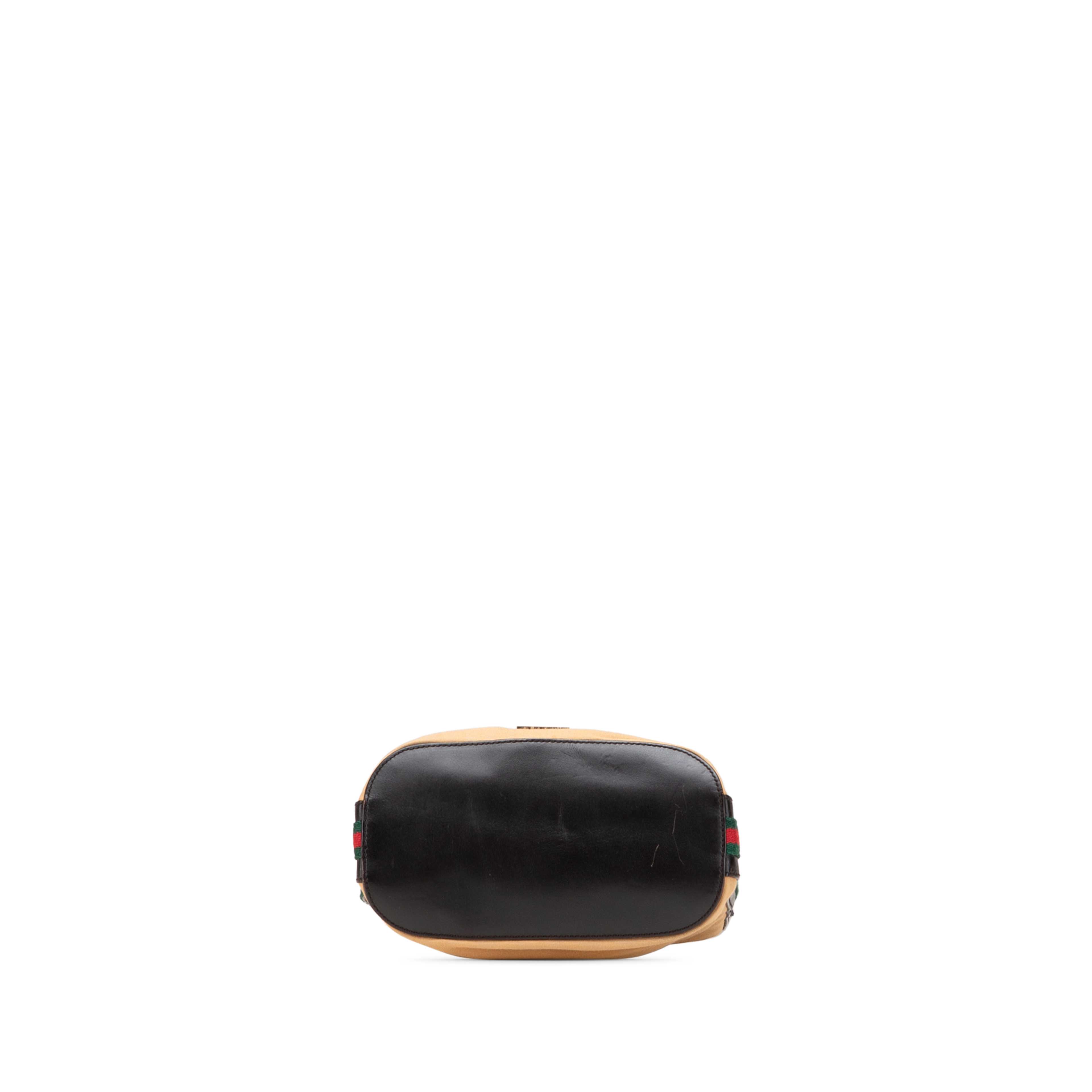 Gucci Canvas Web Shoulder Bag, från Luxclusif, i färgen beige. Klicka för att öppna bilden i stort format