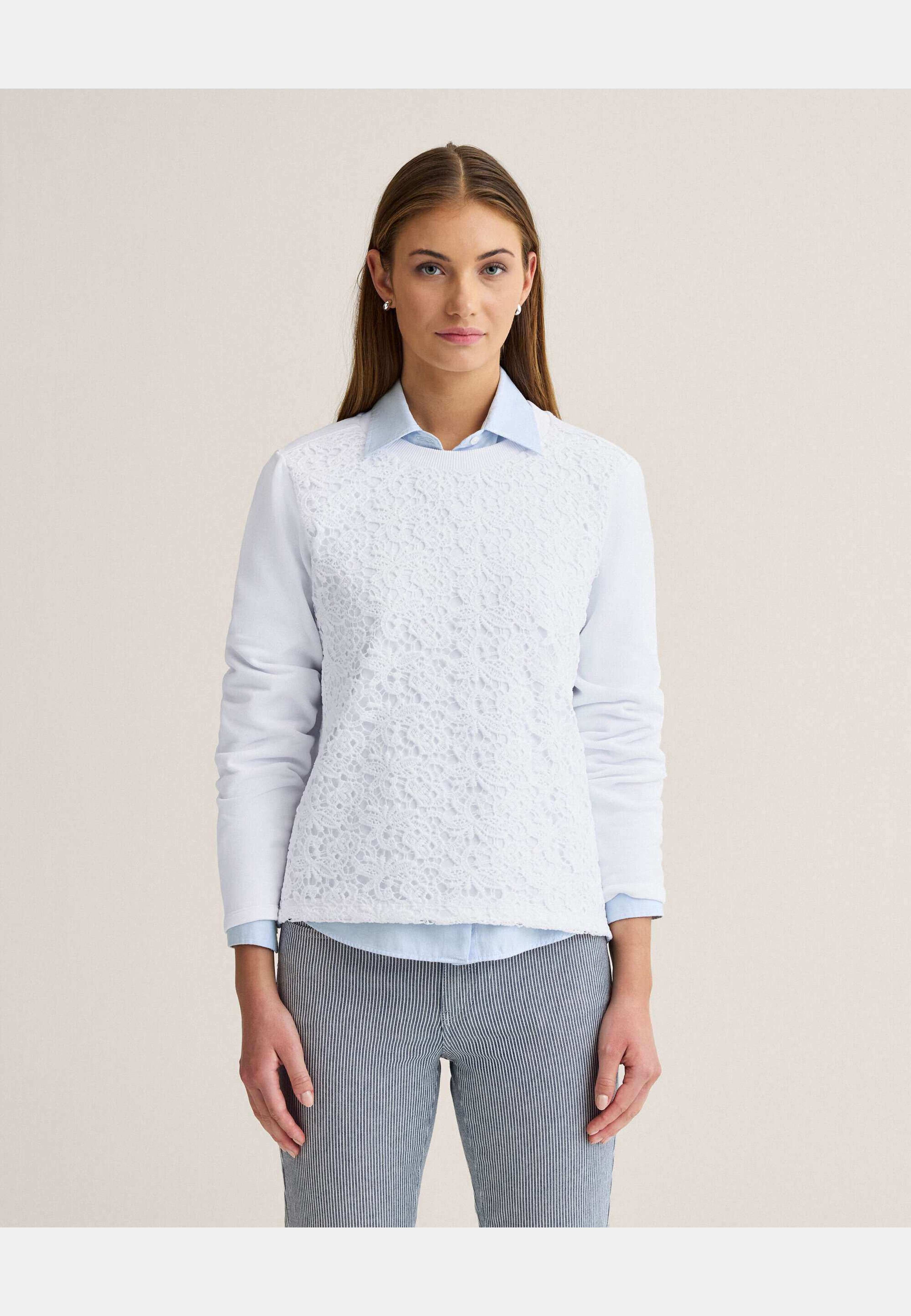 Junie Lace College Sweater, från Newhouse, i färgen vit. Klicka för att öppna bilden i stort format