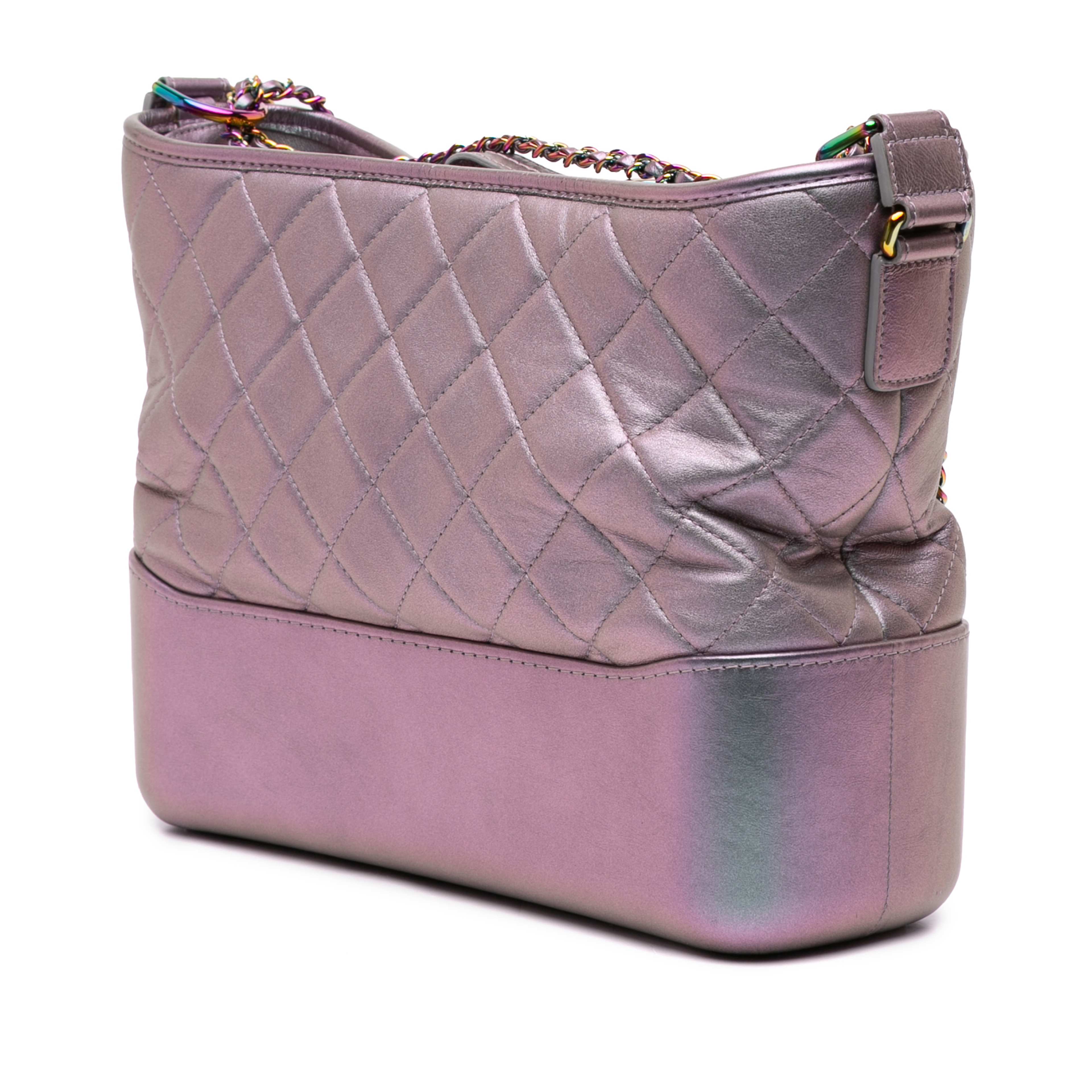 Chanel Medium Iridescent Calfskin Gabrielle Crossbody, från Luxclusif, i färgen light purple. Klicka för att öppna bilden i stort format