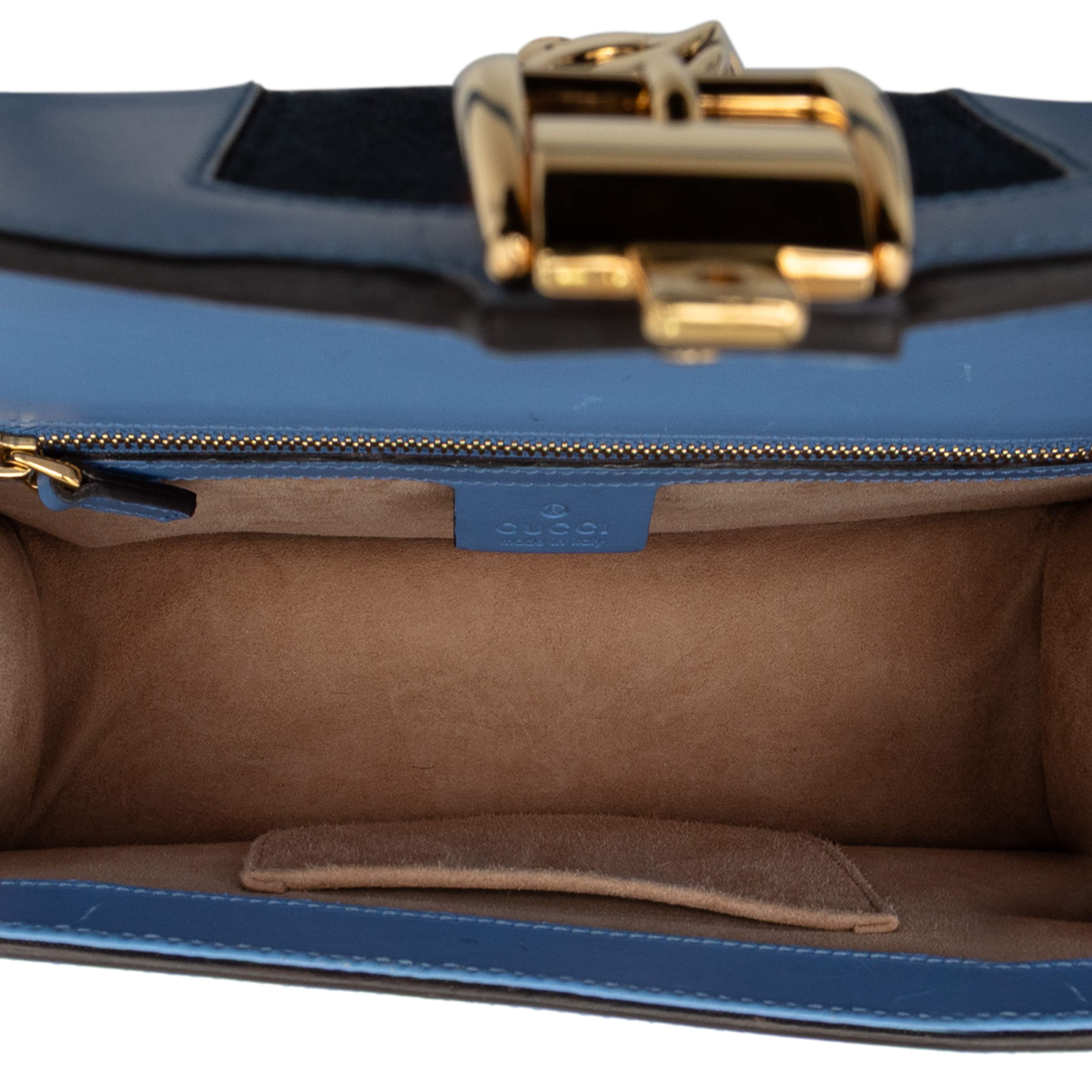 Gucci Small Leather Sylvie Web Satchel, från Luxclusif, i färgen light blue. Klicka för att öppna bilden i stort format