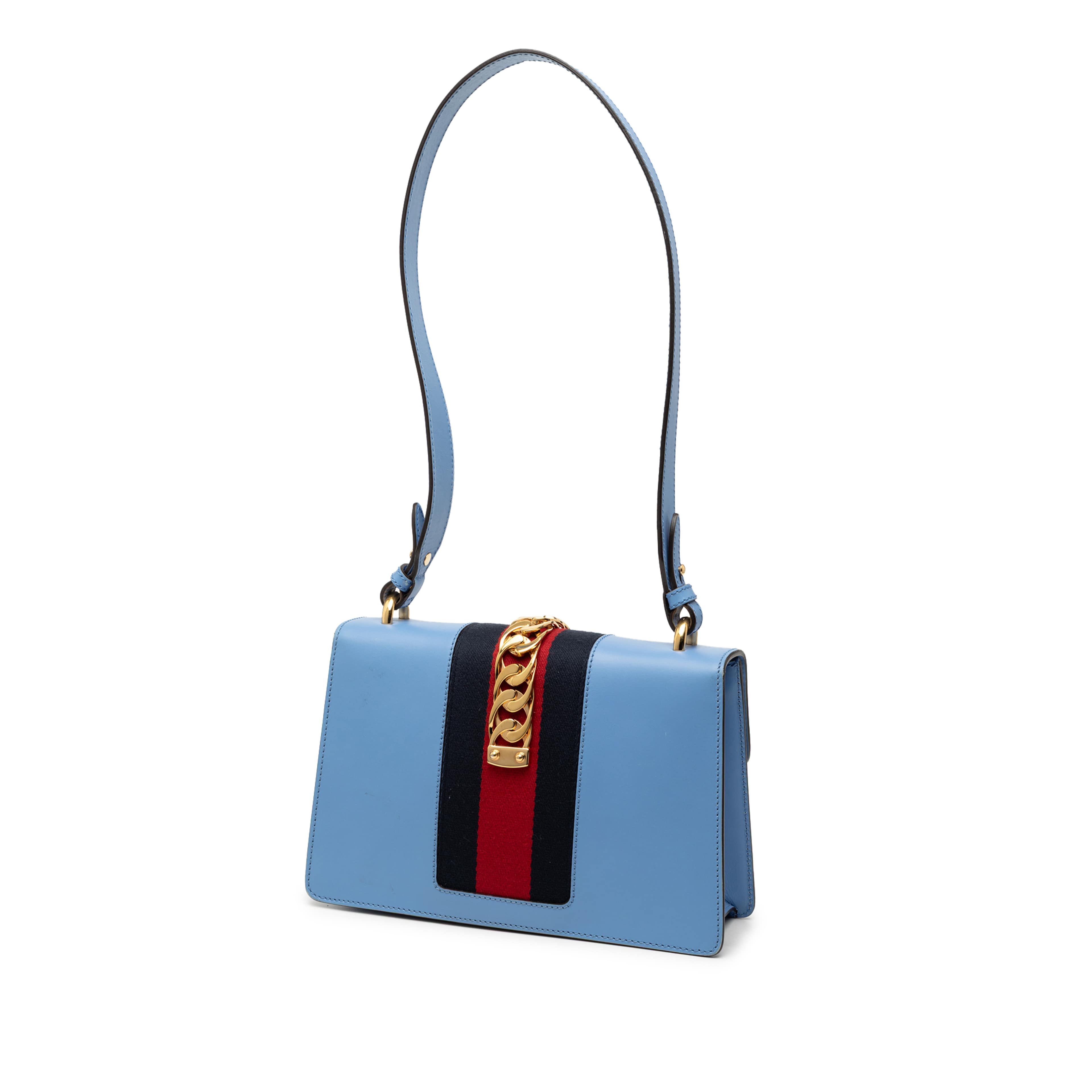 Gucci Small Leather Sylvie Web Satchel, från Luxclusif, i färgen light blue. Klicka för att öppna bilden i stort format