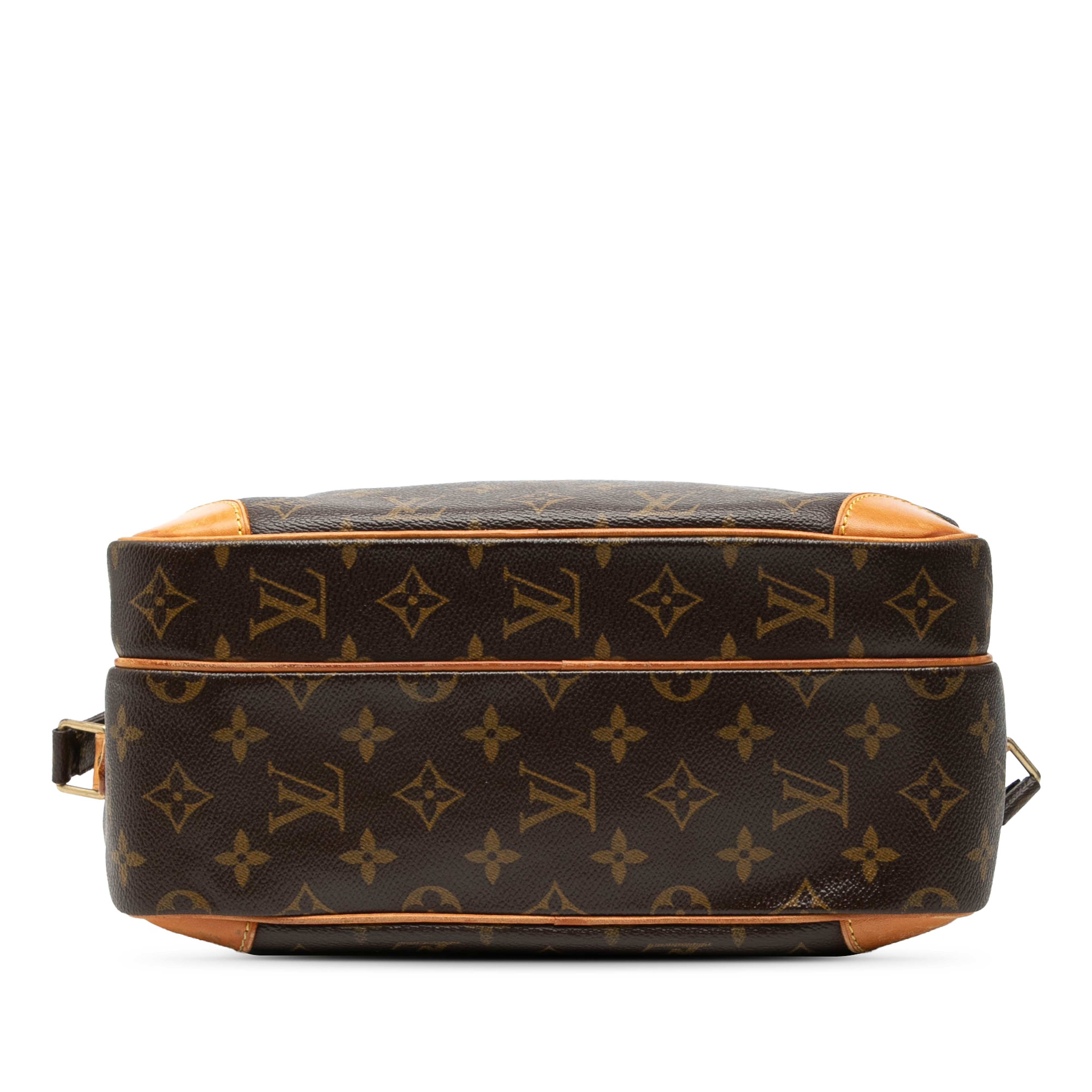 Louis Vuitton Monogram Nil Crossbody, från Luxclusif, i färgen brown. Klicka för att öppna bilden i stort format