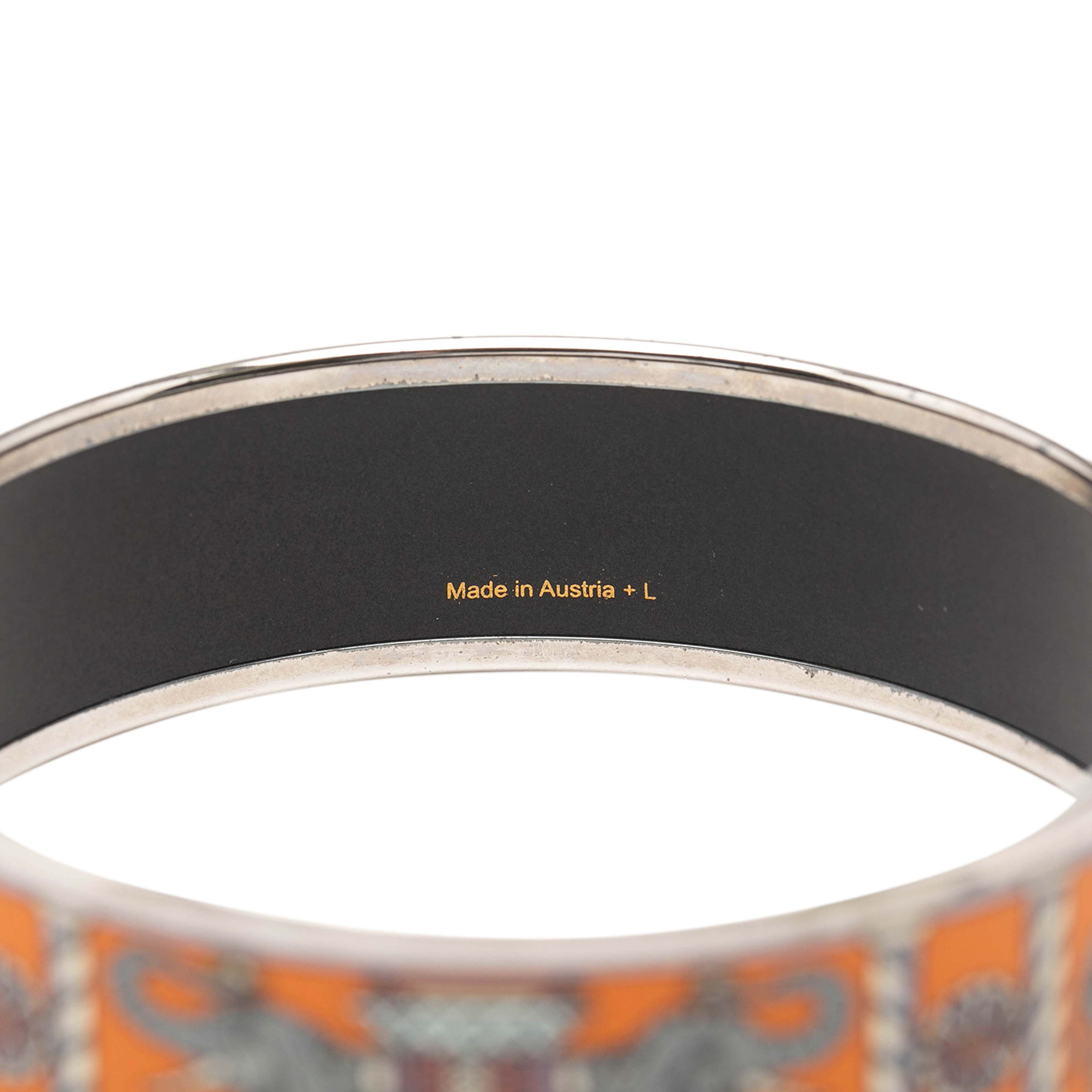 Hermès Wide Torana Elephants Enamel Bangle 65, från Luxclusif, i färgen orange. Klicka för att öppna bilden i stort format