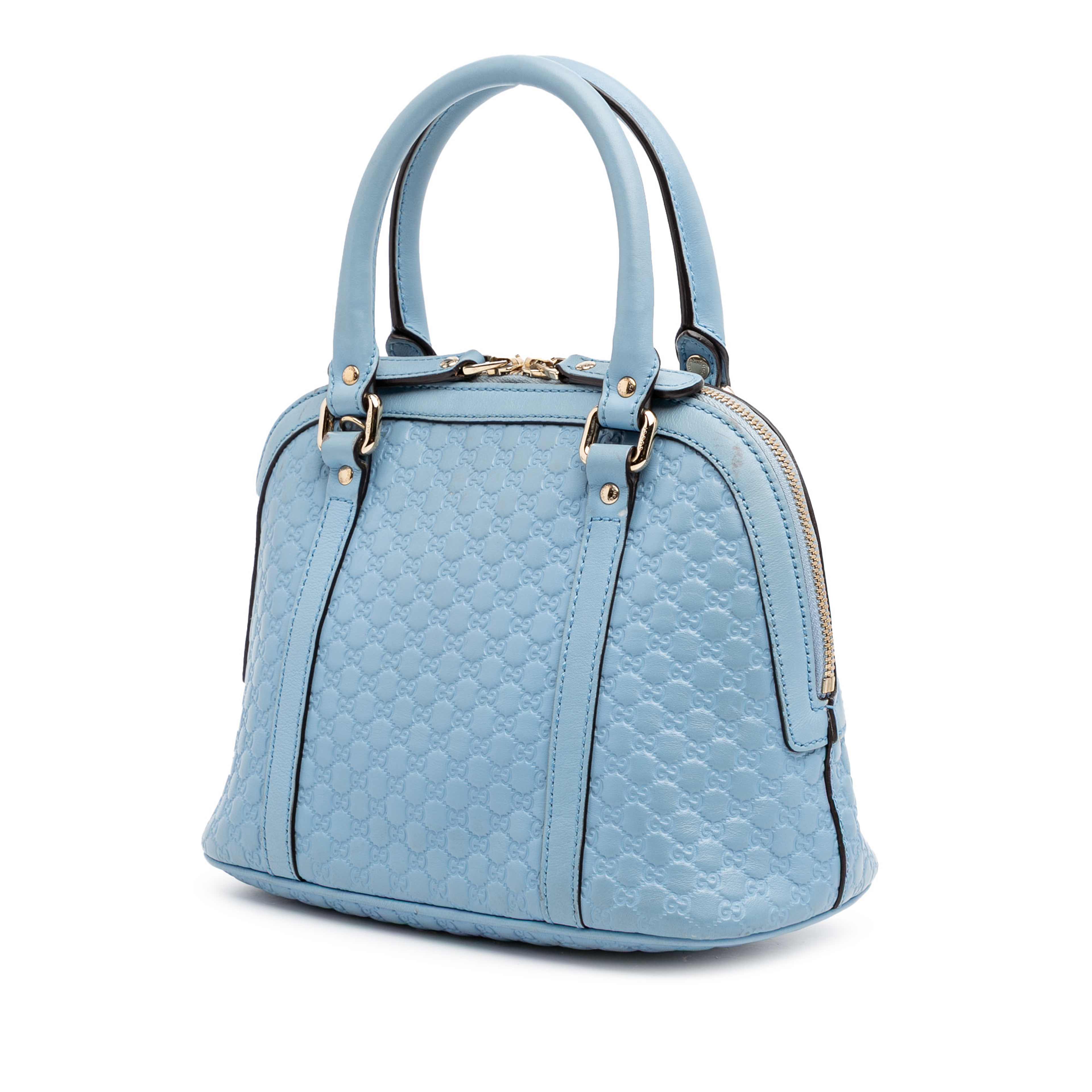 Gucci Mini Microguccissima Dome Satchel, från Luxclusif, i färgen light blue. Klicka för att öppna bilden i stort format
