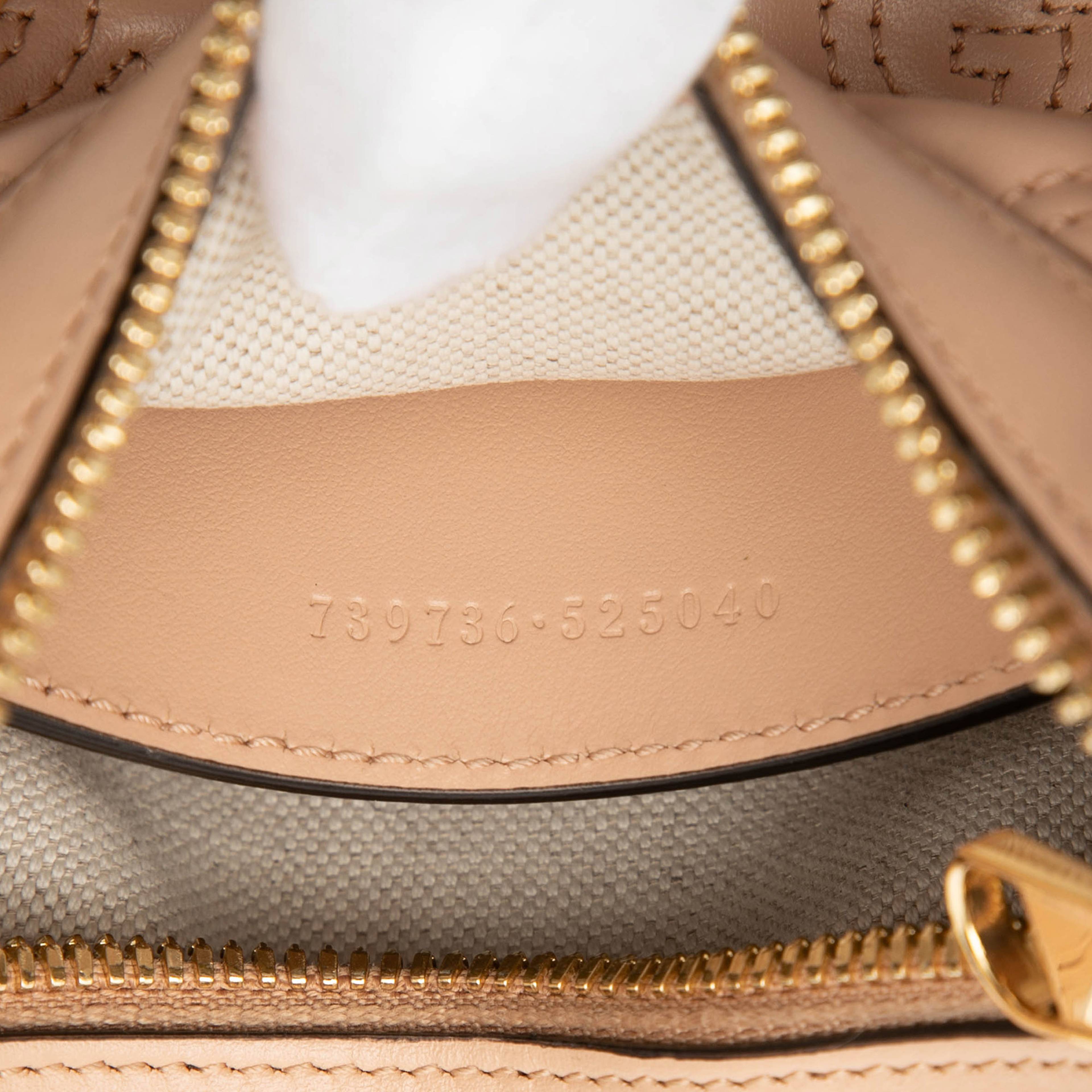 Gucci Mini Gg Marmont Matelasse Leather Satchel, från Luxclusif, i färgen beige. Klicka för att öppna bilden i stort format