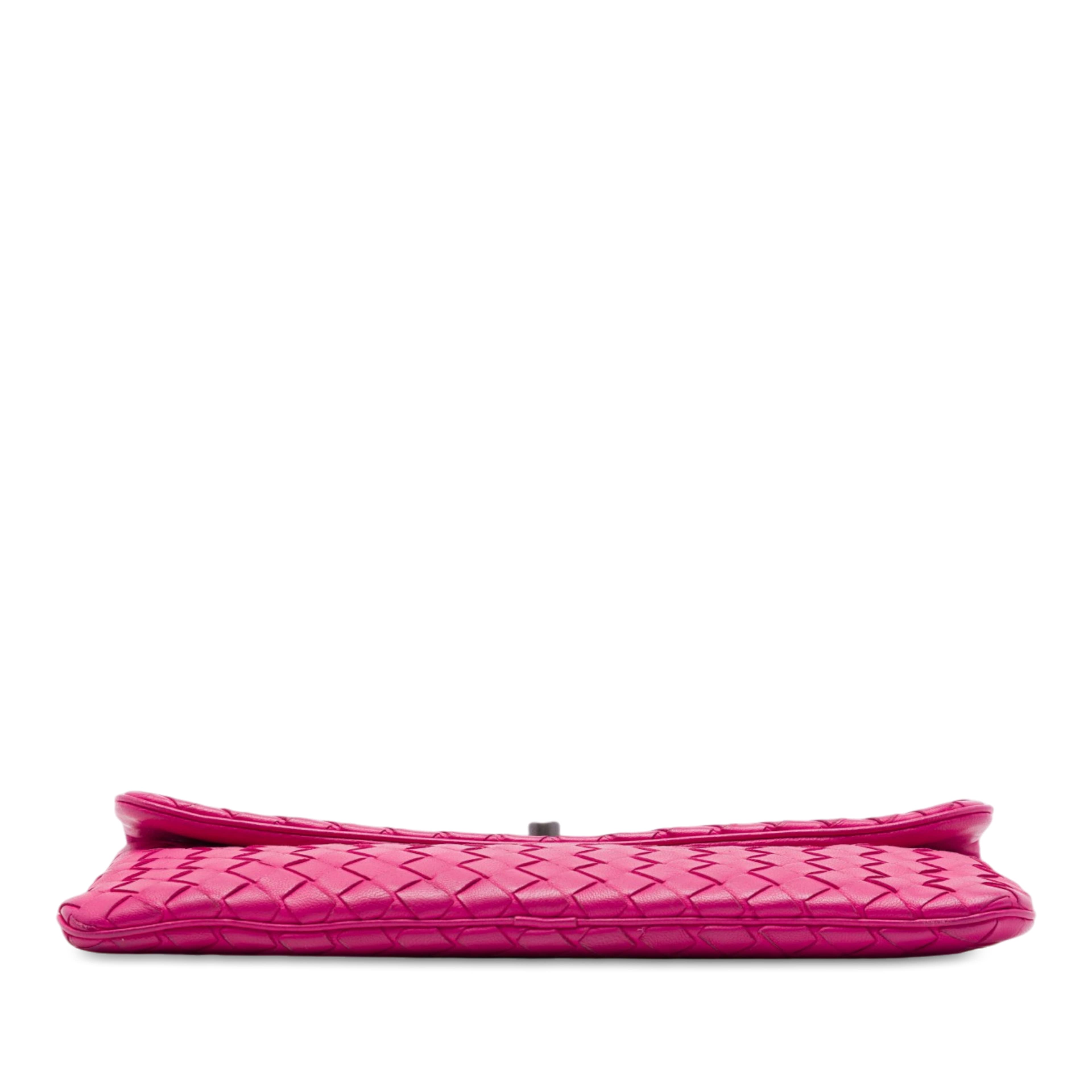 Bottega Veneta Mini Nappa Intrecciato Turn Lock Crossbody, från Luxclusif, i färgen rosa. Klicka för att öppna bilden i stort format