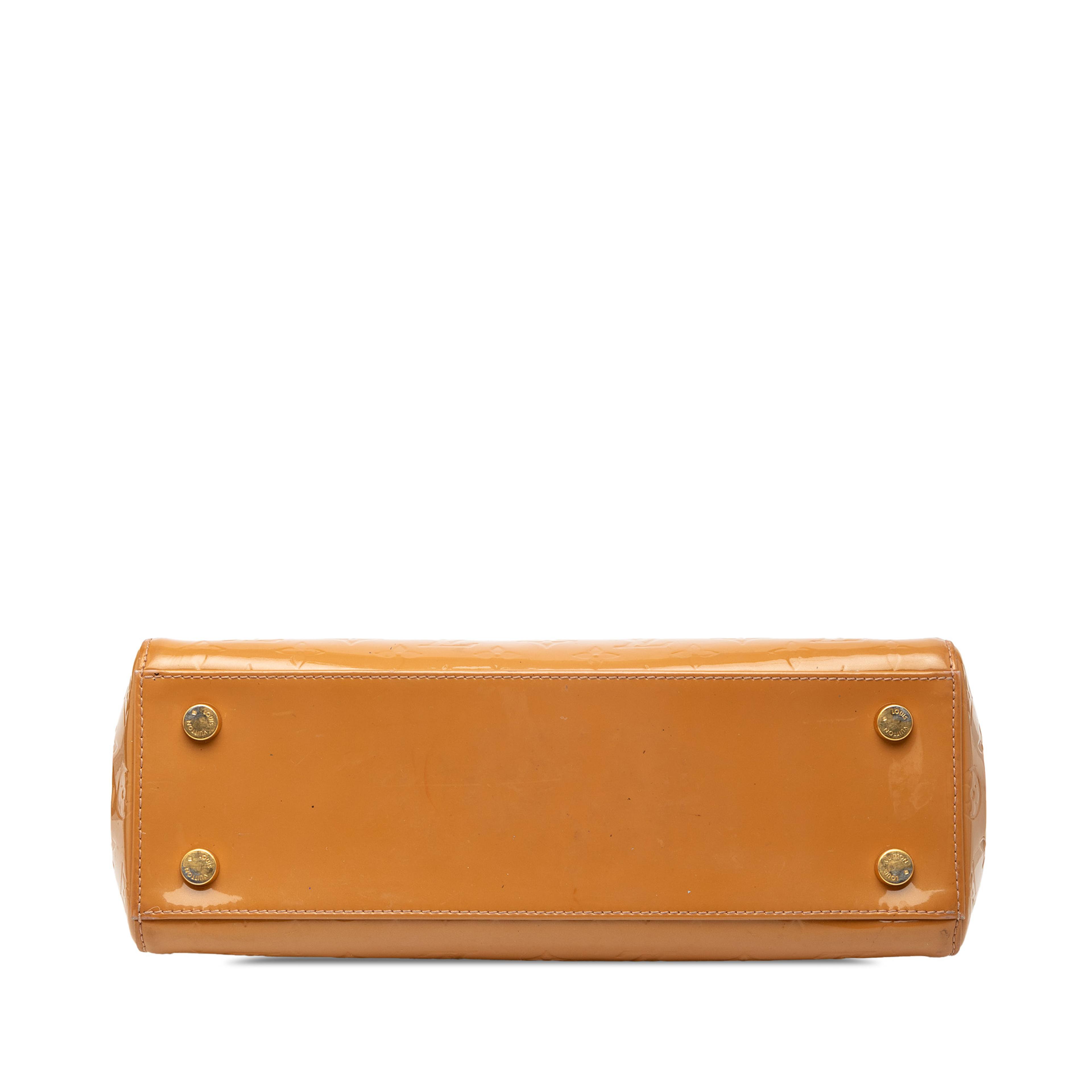 Louis Vuitton Monogram Vernis Brea Mm, från Luxclusif, i färgen brown. Klicka för att öppna bilden i stort format