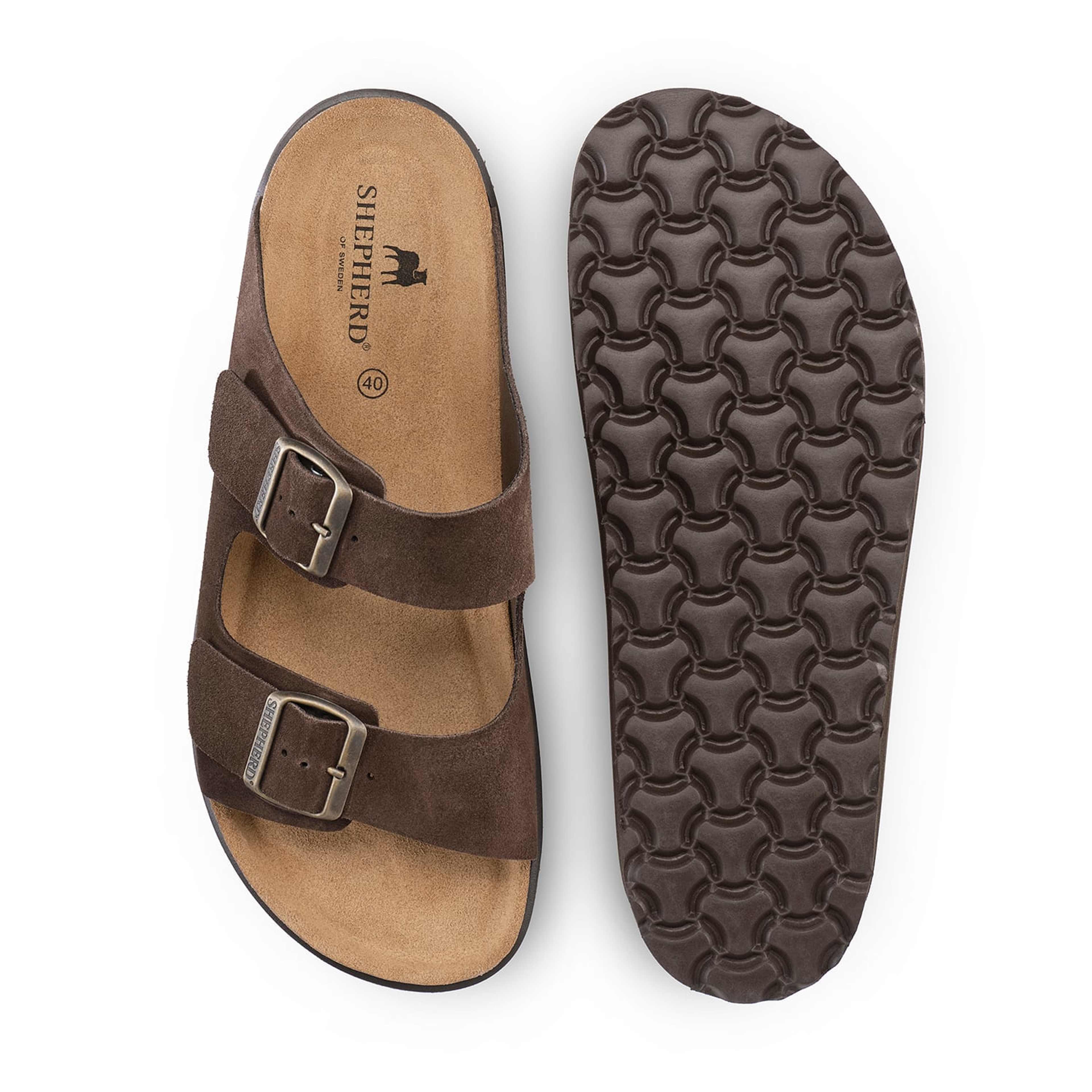 Cassandra Sandaler, från Shepherd, i färgen brun mocka. Klicka för att öppna bilden i stort format