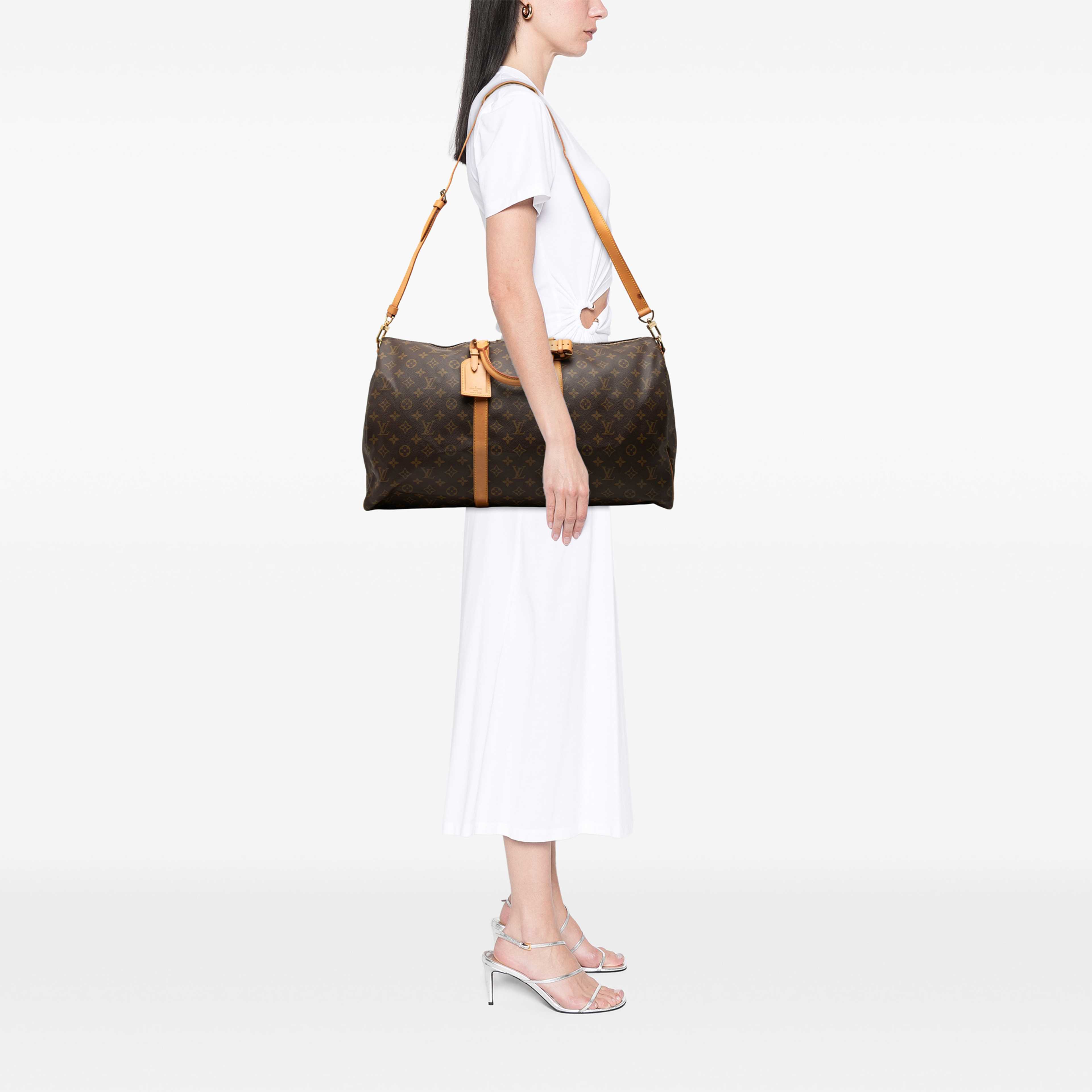 Louis Vuitton Monogram Keepall Bandouliere 55, från Luxclusif, i färgen brun. Klicka för att öppna bilden i stort format