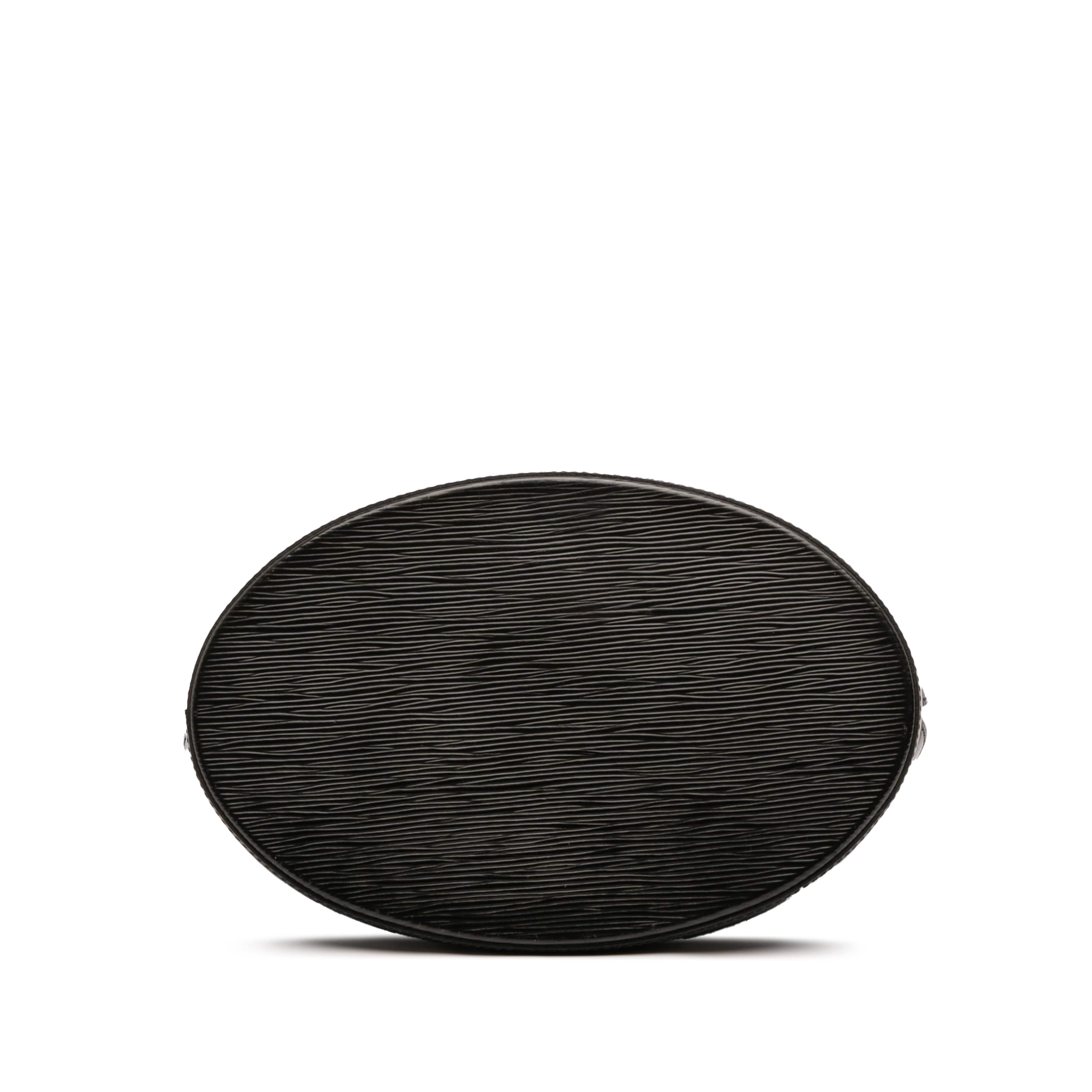 Louis Vuitton Epi Cluny, från Luxclusif, i färgen black. Klicka för att öppna bilden i stort format