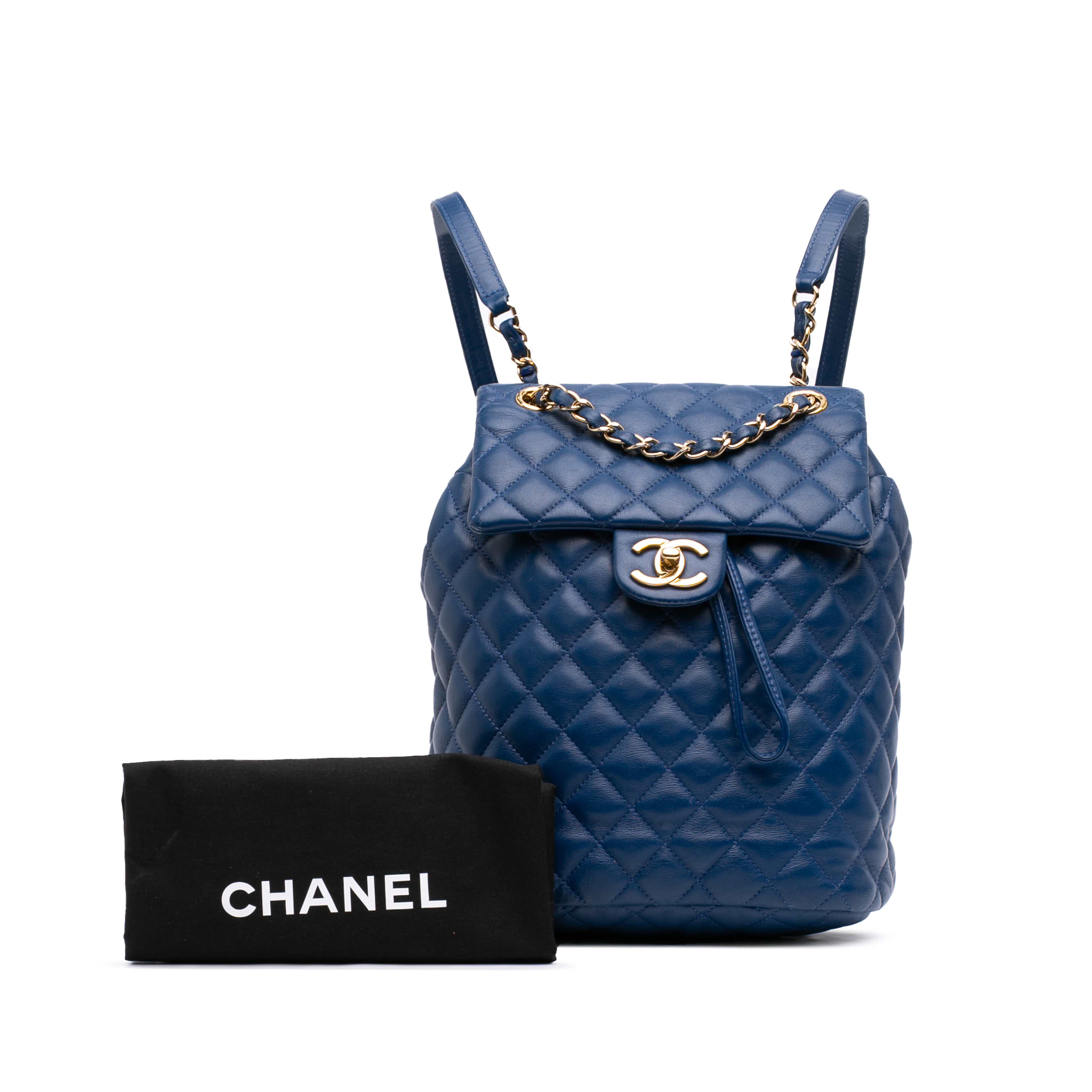 Chanel Small Lambskin Urban Spirit Backpack, från Luxclusif, i färgen blå. Klicka för att öppna bilden i stort format