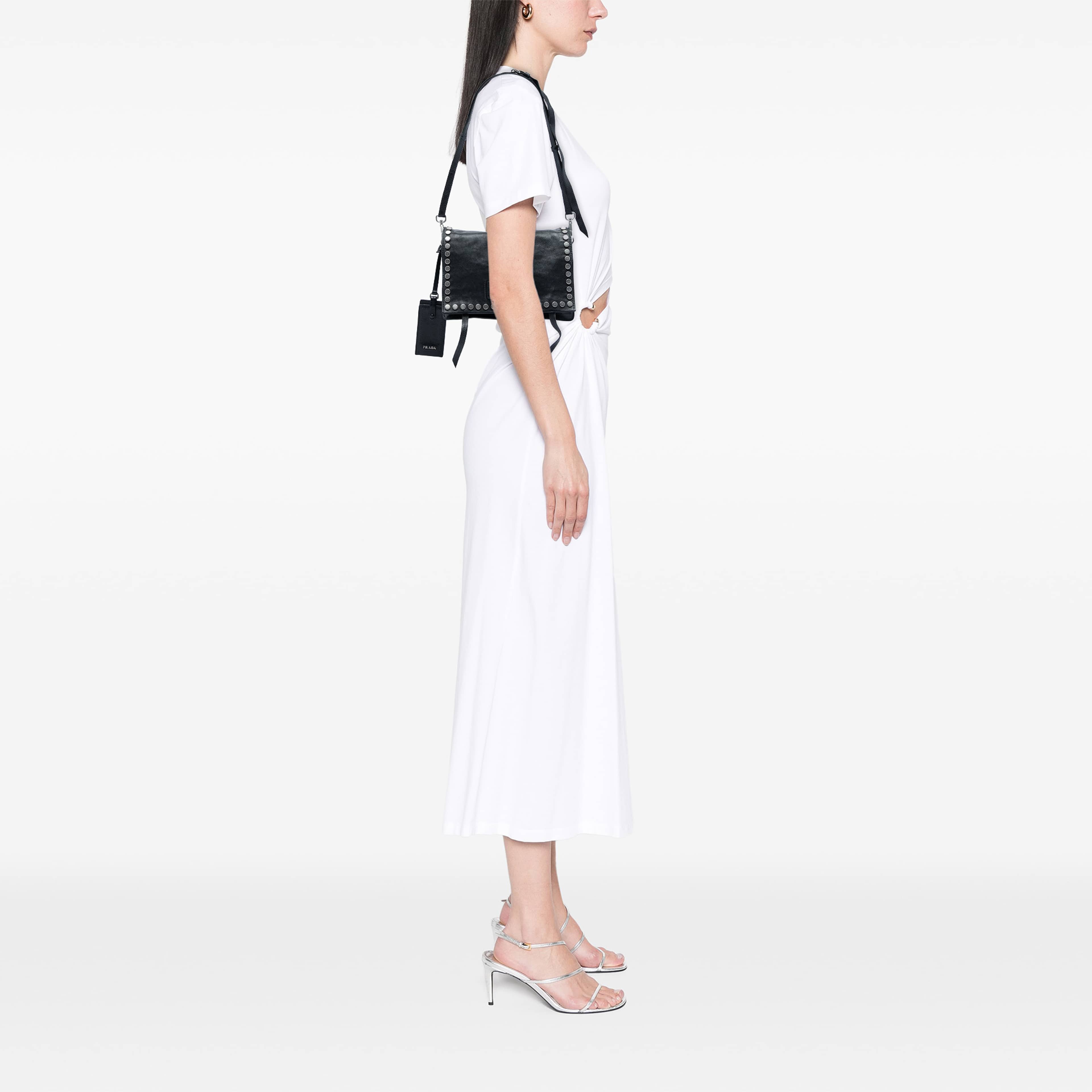 Prada Glace Calf Studded Etiquette Flap, från Luxclusif, i färgen svart. Klicka för att öppna bilden i stort format