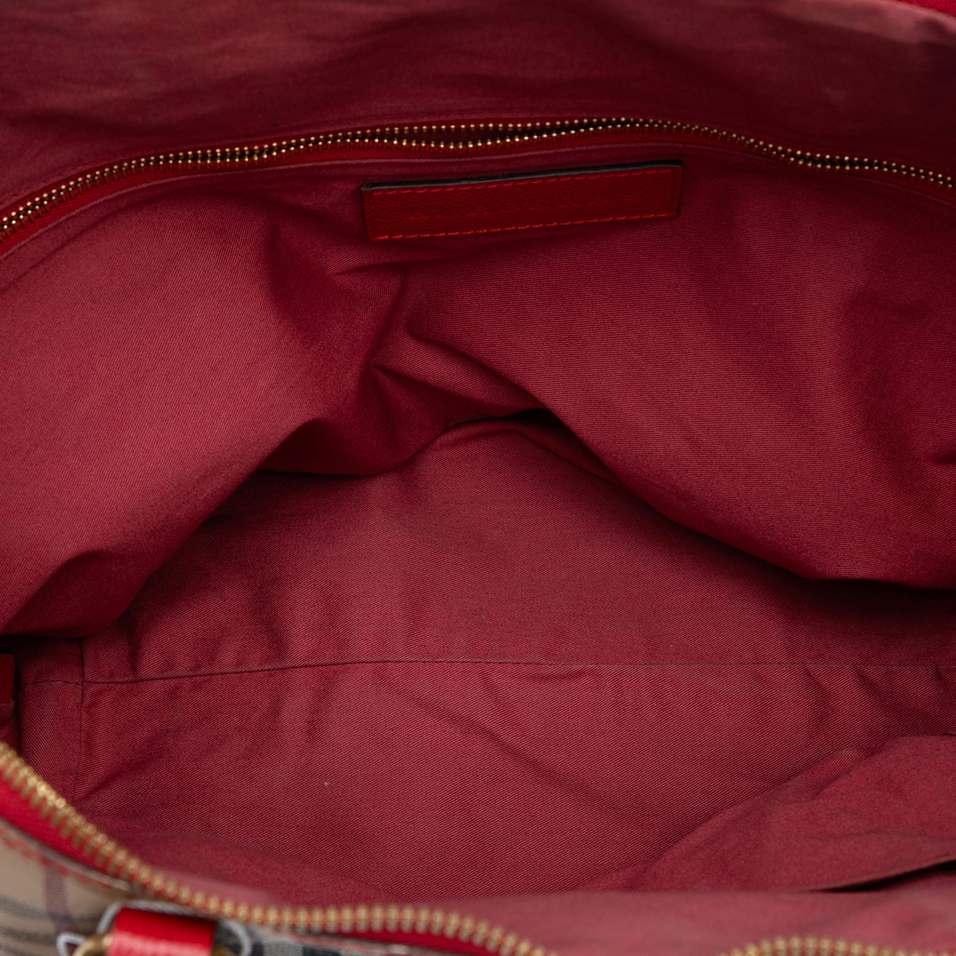 Burberry Small Haymarket Check Coated Canvas Salisbury Tote, från Luxclusif, i färgen beige. Klicka för att öppna bilden i stort format