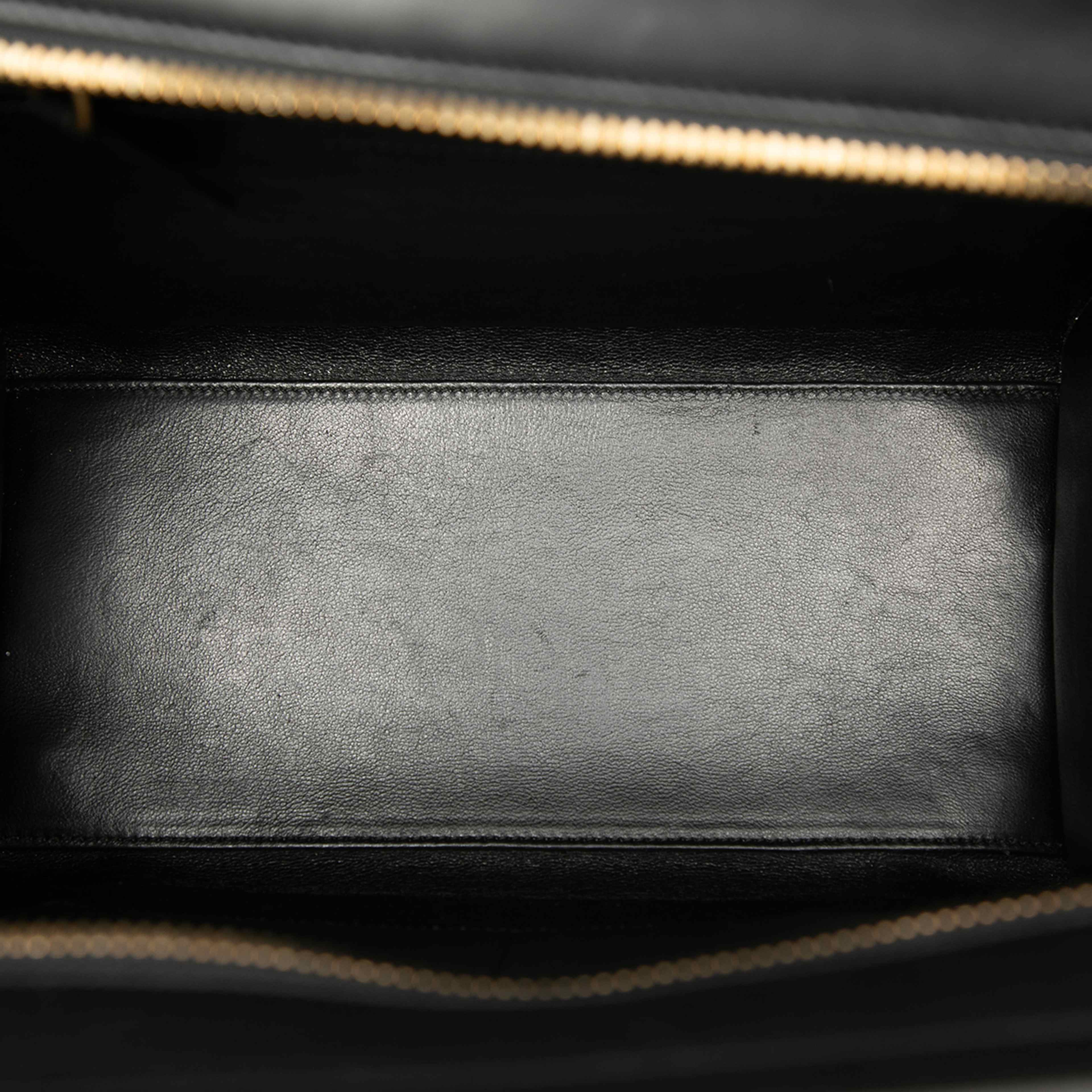 Celine Micro Tricolor Leather Luggage Tote, från Luxclusif, i färgen white. Klicka för att öppna bilden i stort format