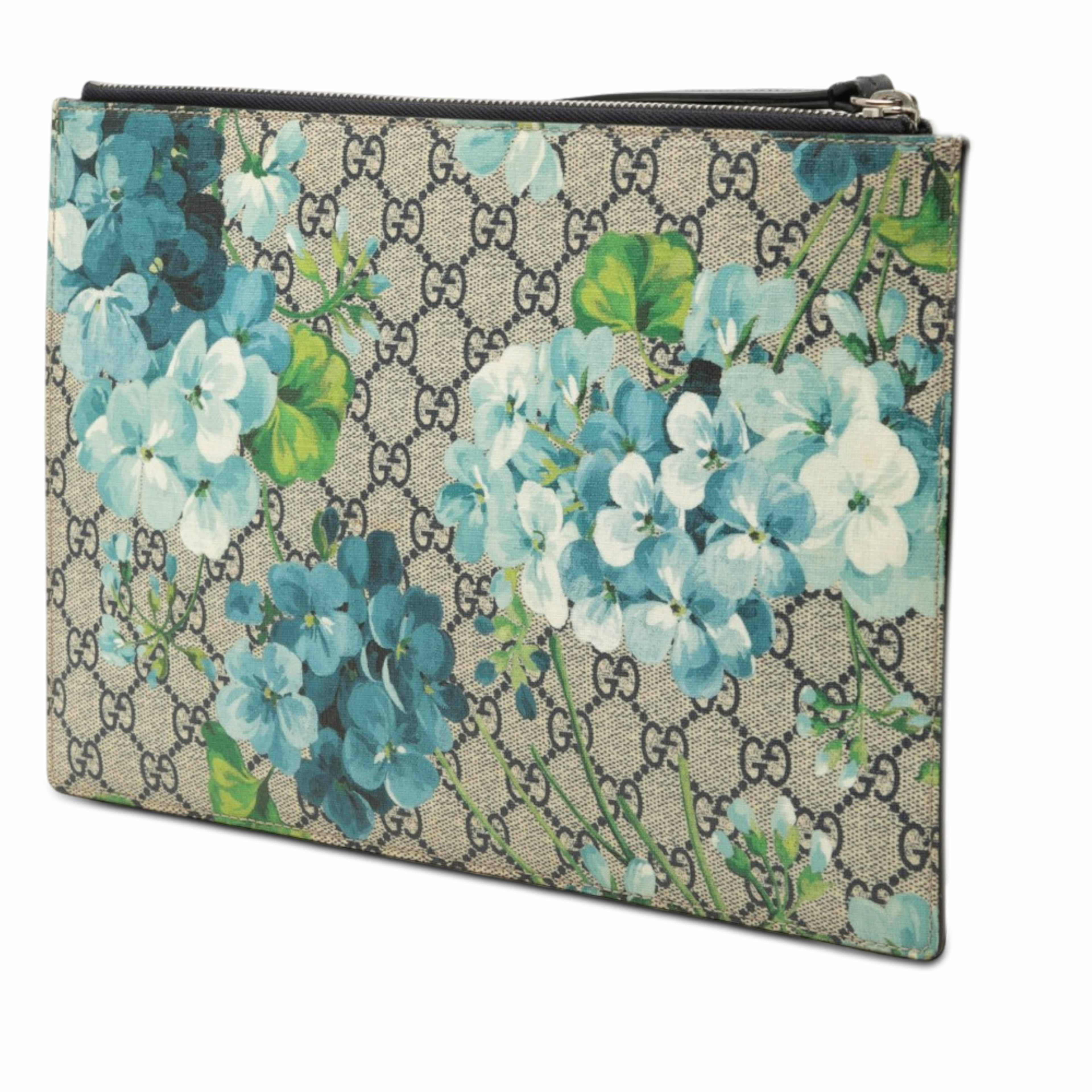 Gucci Gg Supreme Blooms Clutch, från Luxclusif, i färgen beige. Klicka för att öppna bilden i stort format