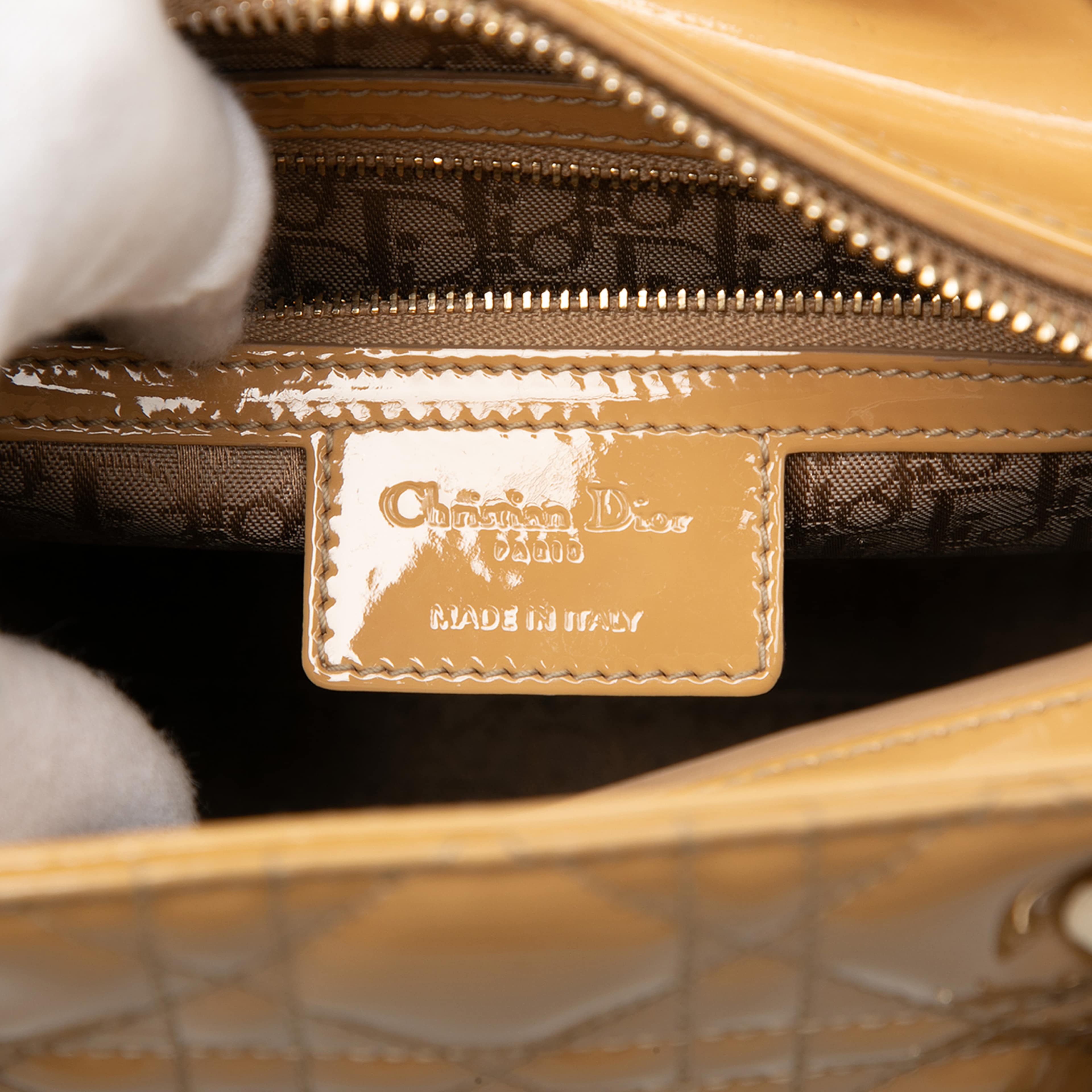 Dior Medium Patent Cannage Lady Dior, från Luxclusif, i färgen caramel. Klicka för att öppna bilden i stort format
