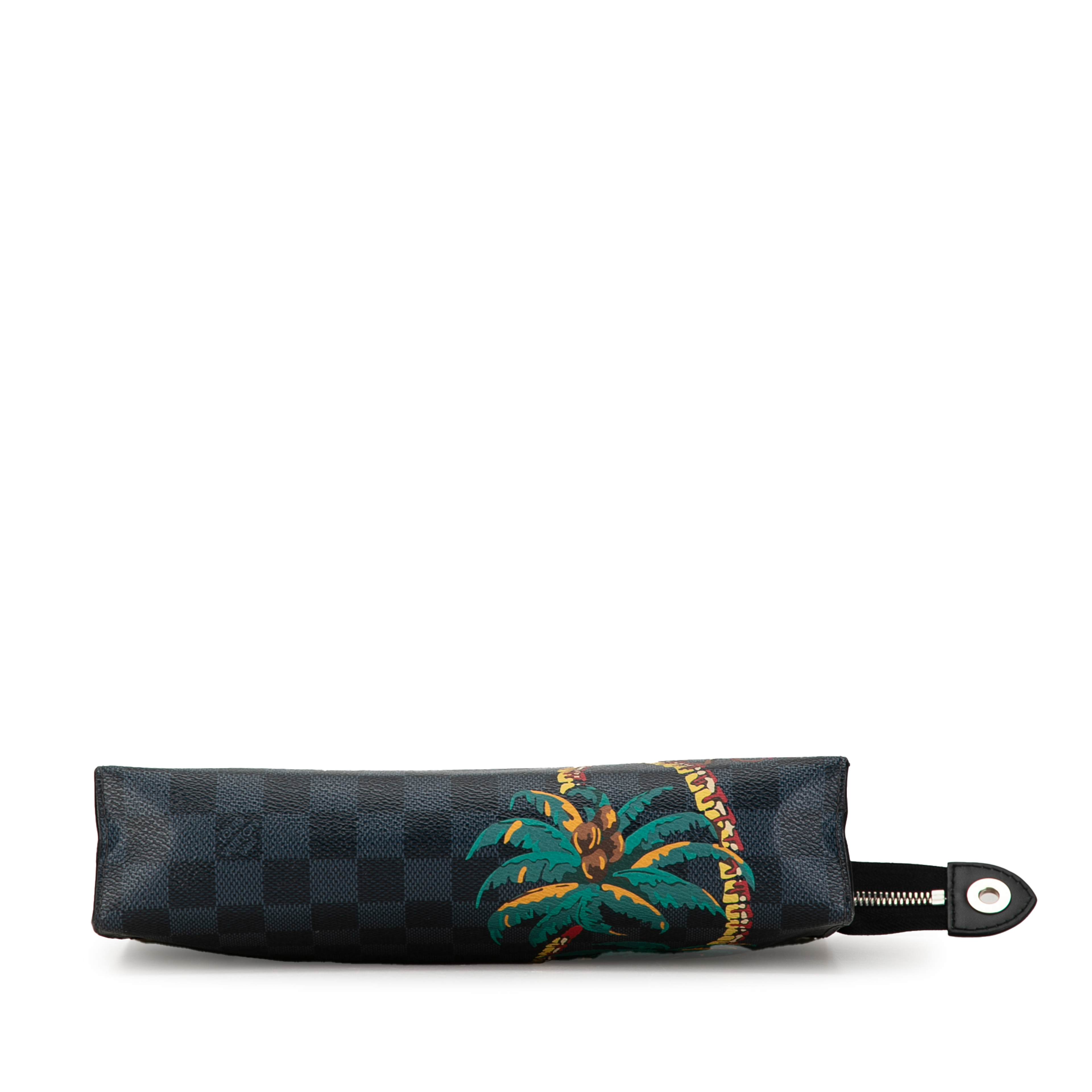 Louis Vuitton Damier Cobalt Jungle Pochette Voyage Mm, från Luxclusif, i färgen black.