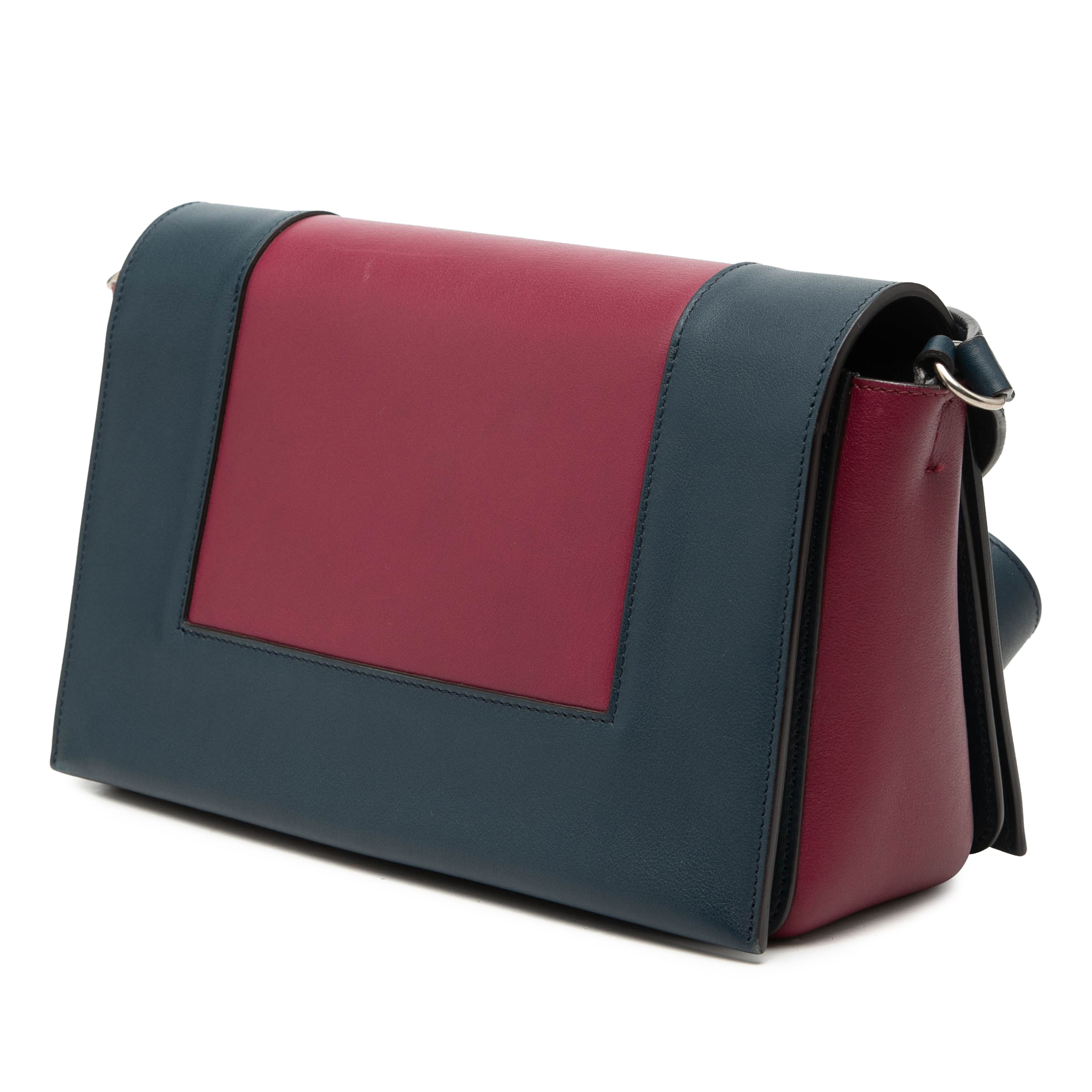 Celine Medium Shiny Smooth Calfskin Frame Shoulder Bag, från Luxclusif, i färgen navy. Klicka för att öppna bilden i stort format