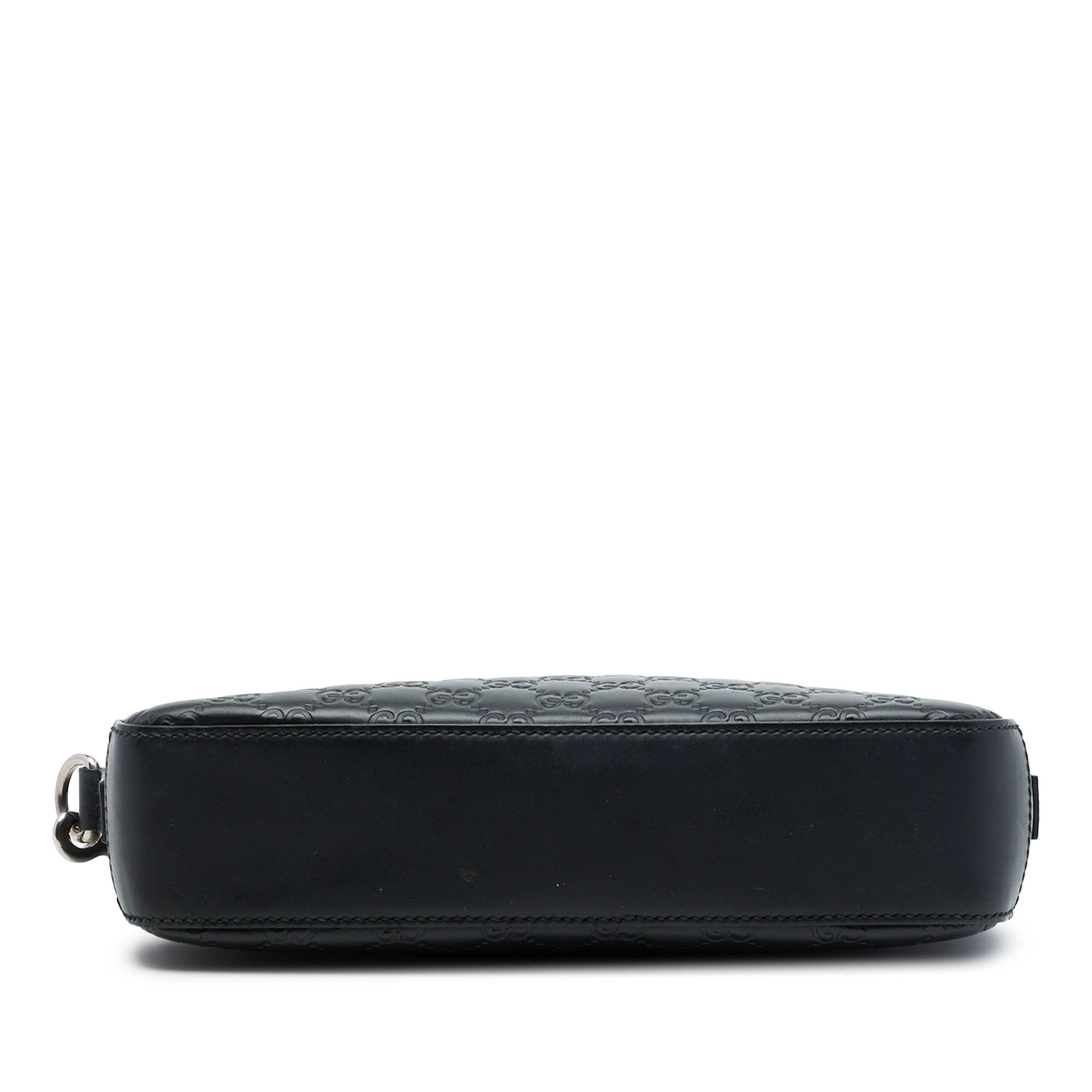 Gucci Guccissima Wristlet Clutch, från Luxclusif, i färgen svart. Klicka för att öppna bilden i stort format