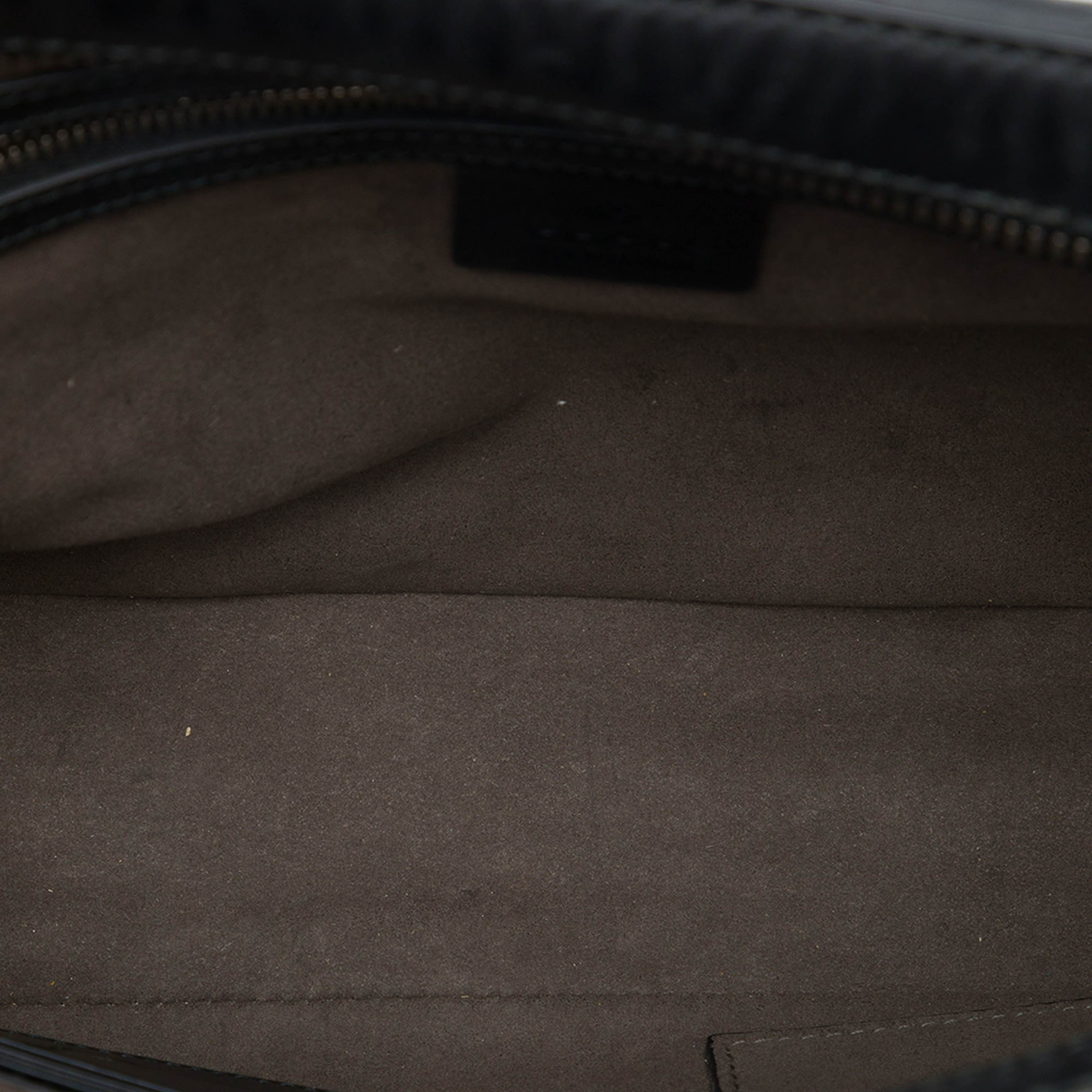 Gucci Guccissima Wristlet Clutch, från Luxclusif, i färgen svart. Klicka för att öppna bilden i stort format