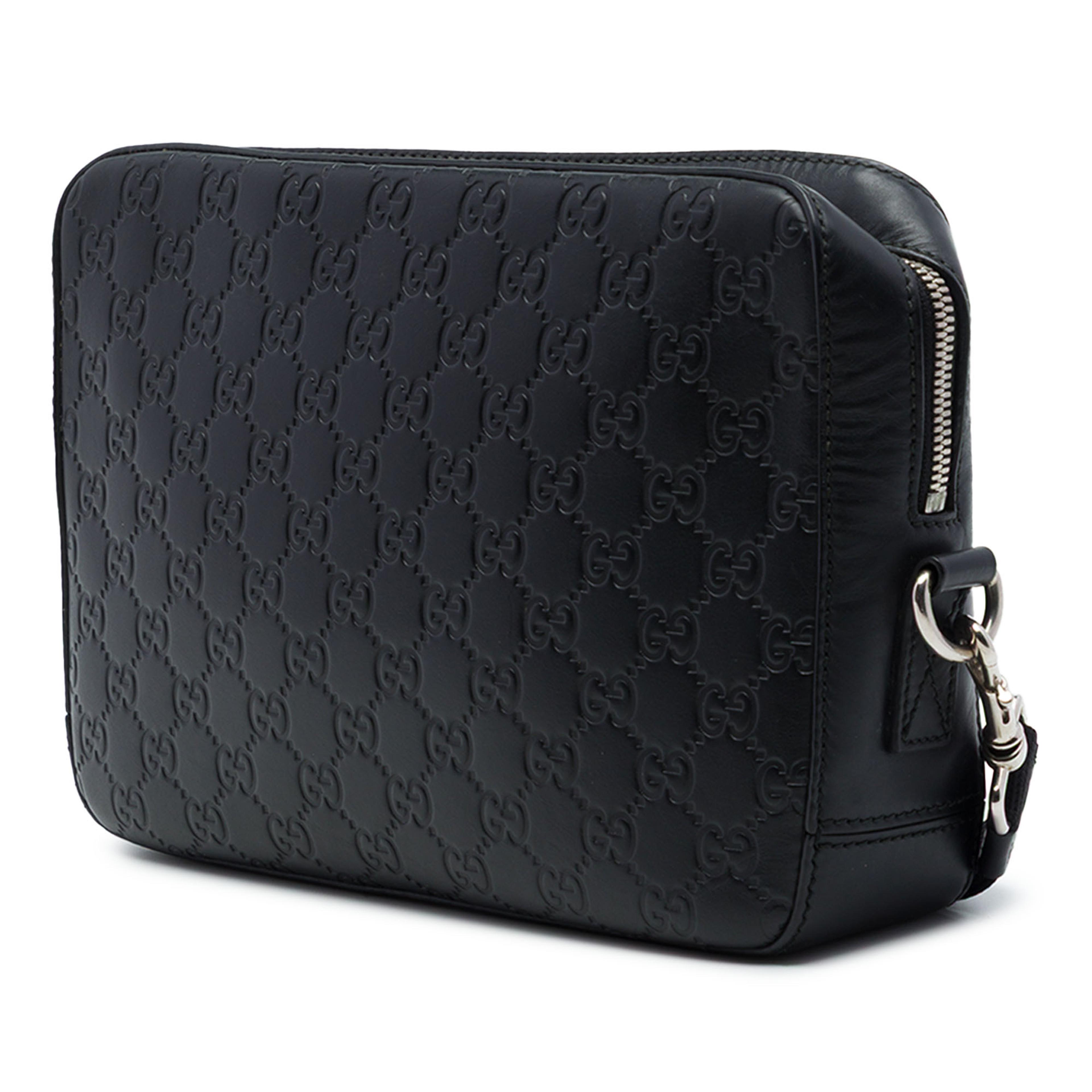Gucci Guccissima Wristlet Clutch, från Luxclusif, i färgen svart. Klicka för att öppna bilden i stort format