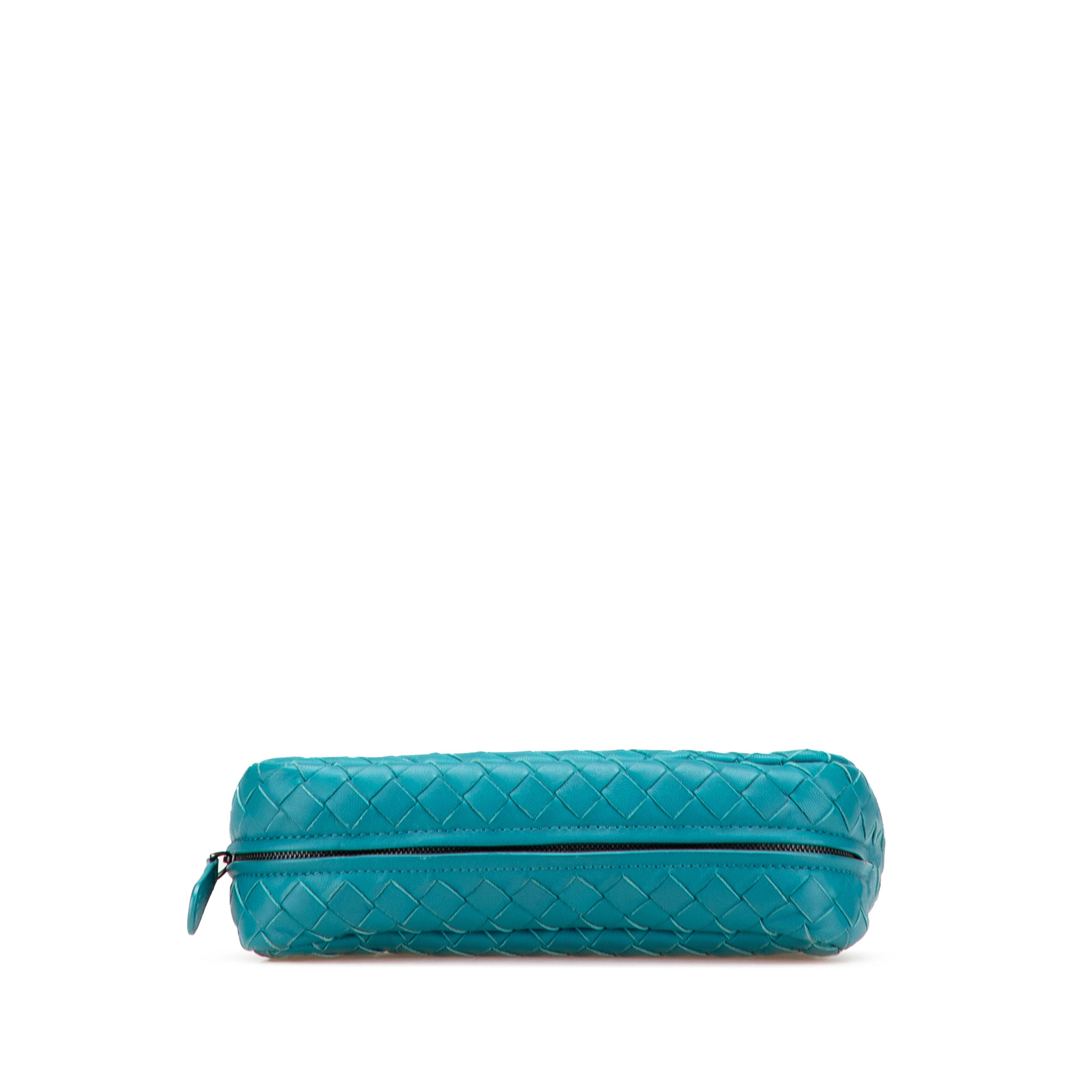 Bottega Veneta Mini Nappa Intrecciato Expandable Chain Crossbody, från Luxclusif, i färgen turquoise. Klicka för att öppna bilden i stort format