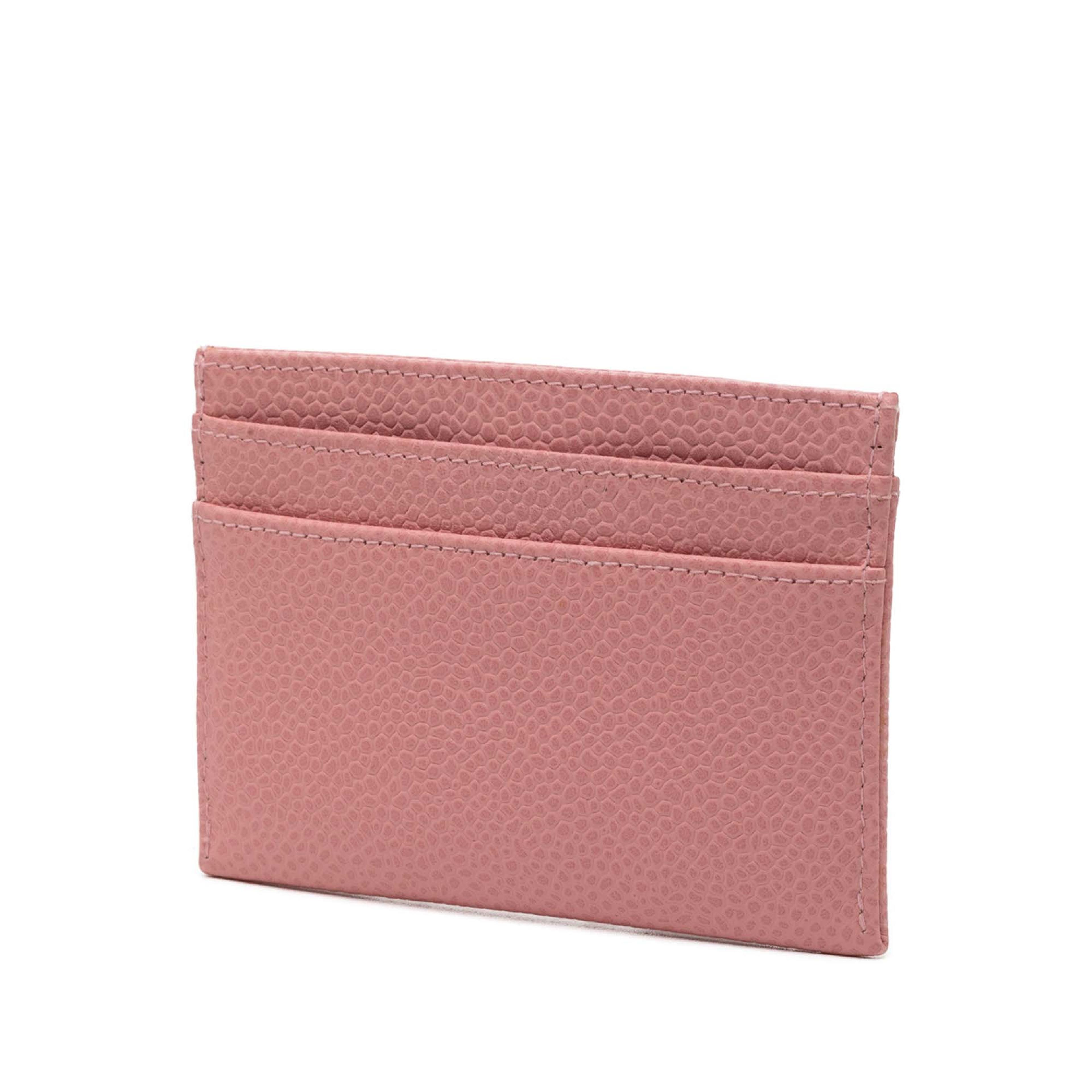 Chanel Cc Caviar Card Holder, från Luxclusif, i färgen pink. Klicka för att öppna bilden i stort format