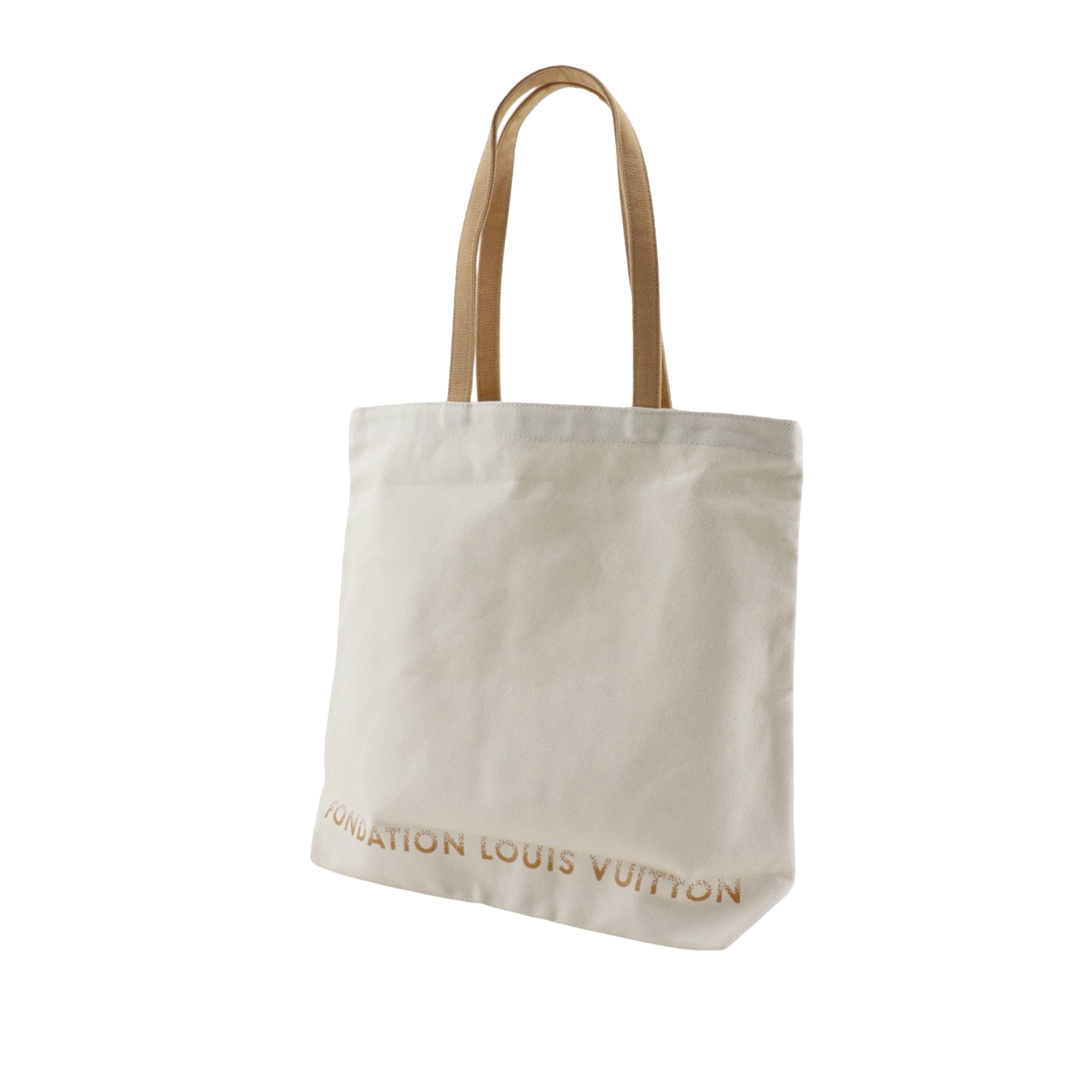 Louis Vuitton Canvas Fondation Tote, från Luxclusif, i färgen vit. Klicka för att öppna bilden i stort format