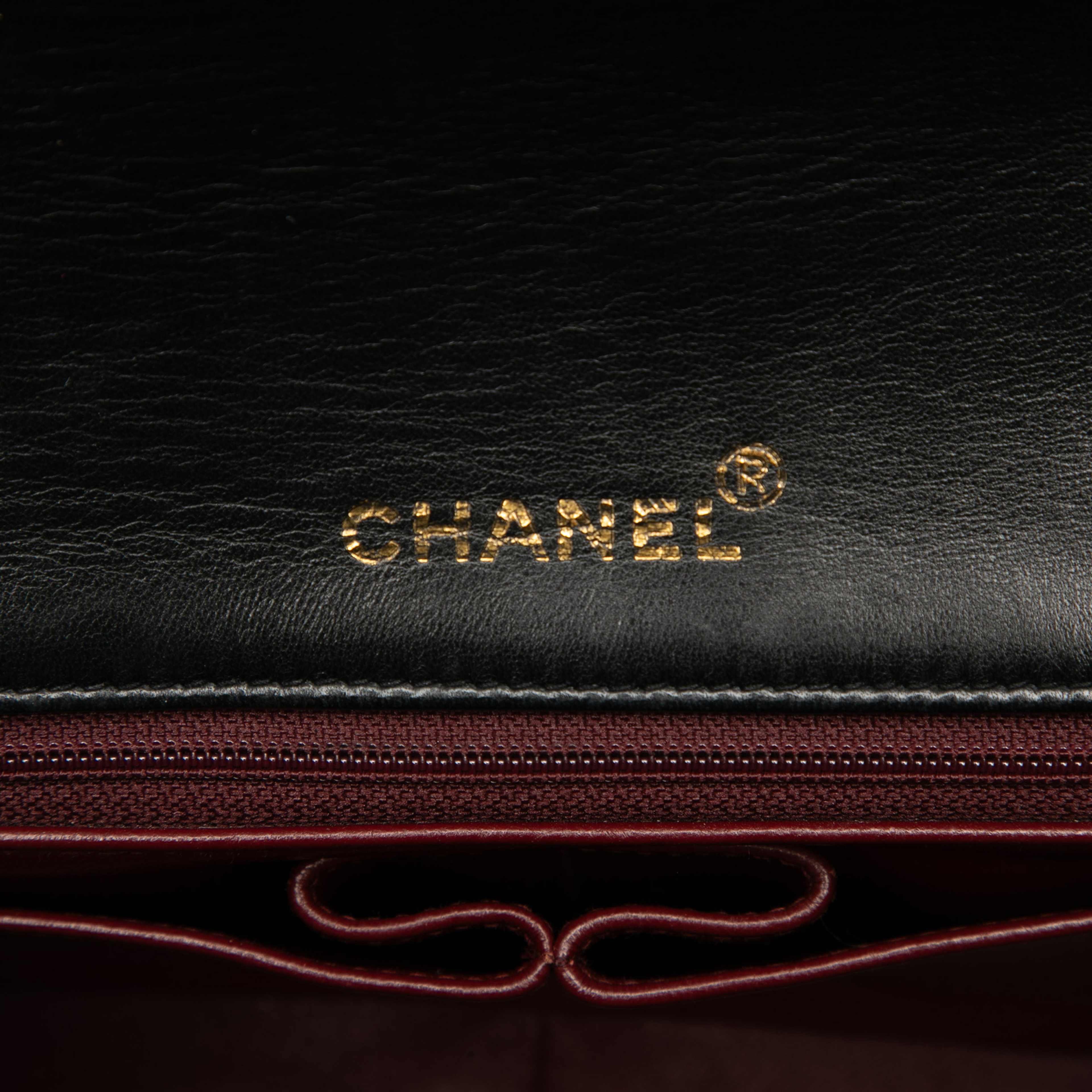 Chanel Cc Quilted Lambskin Full Flap, från Luxclusif, i färgen black. Klicka för att öppna bilden i stort format