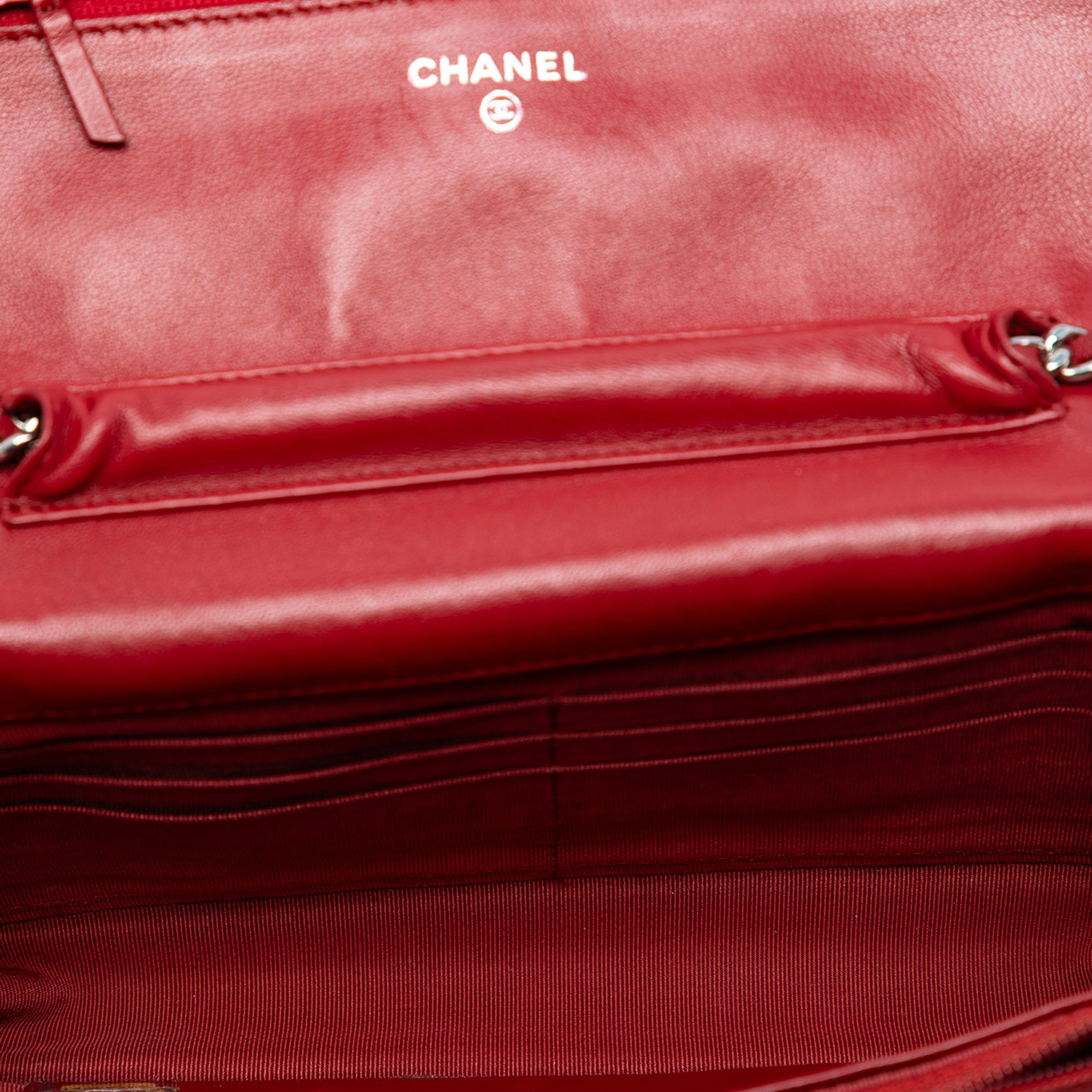 Chanel Cc Quilted Lambskin Wallet On Chain, från Luxclusif, i färgen red. Klicka för att öppna bilden i stort format