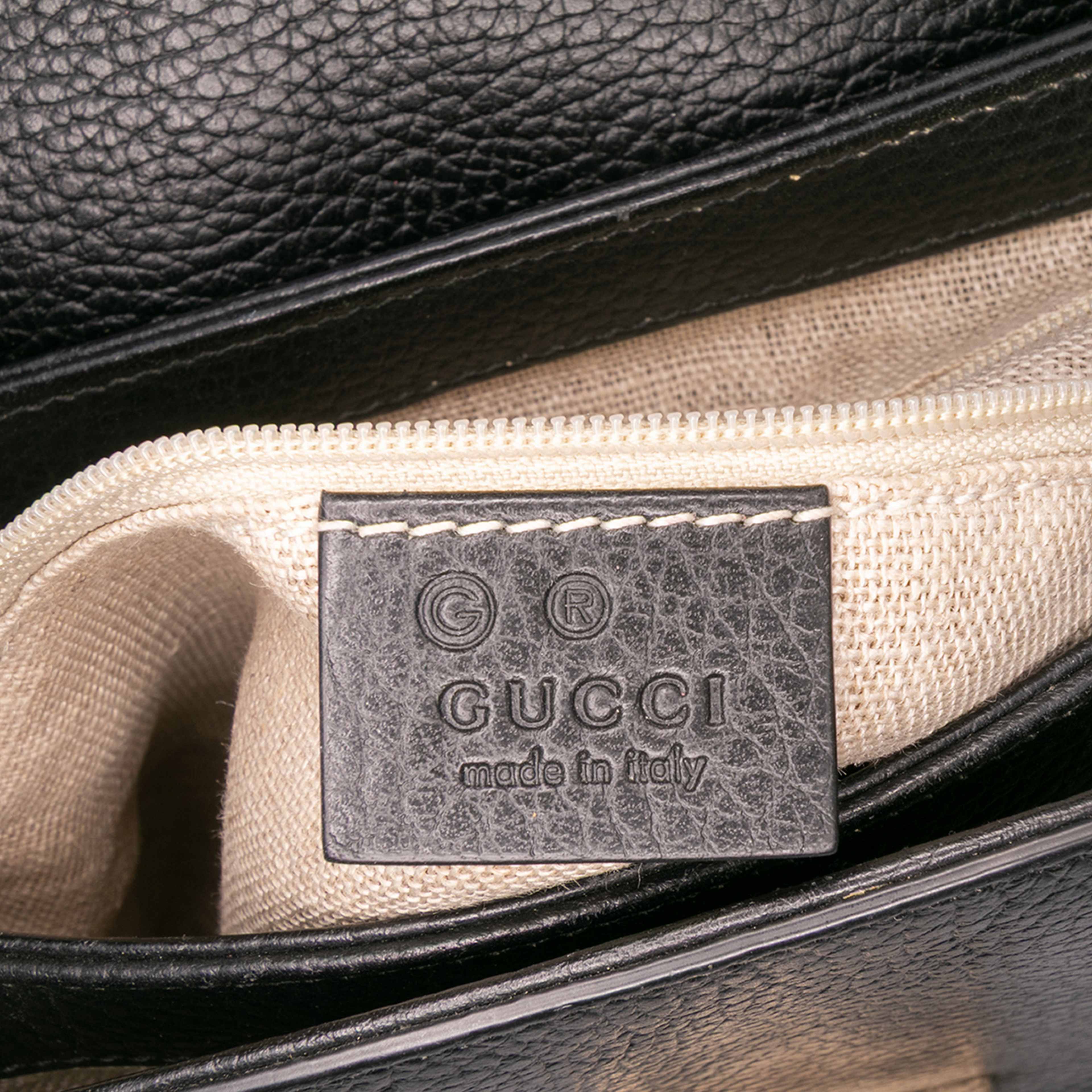 Gucci Small Dollar Calf Interlocking G Satchel, från Luxclusif, i färgen black. Klicka för att öppna bilden i stort format
