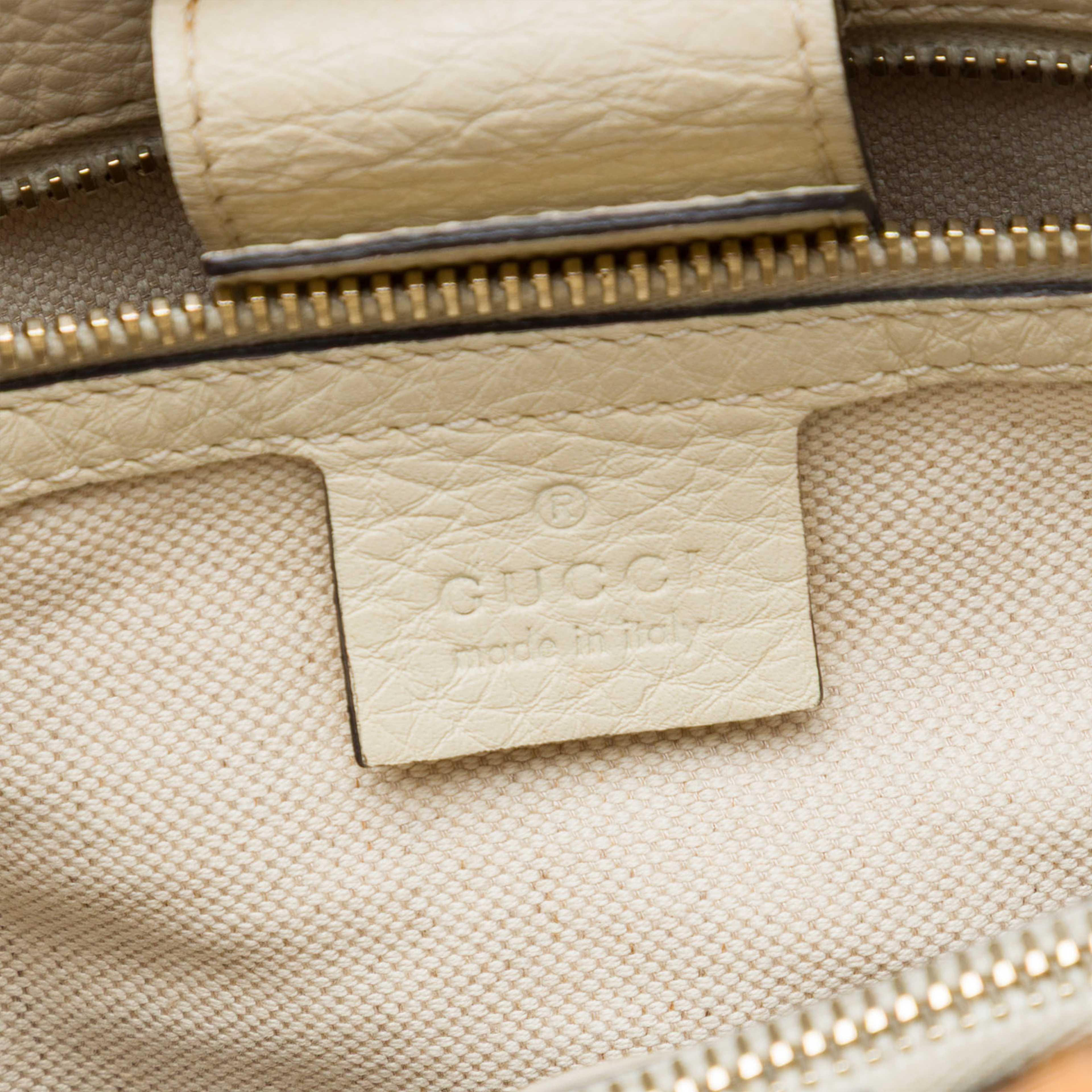 Gucci Large Calfskin Bamboo Shopper Satchel, från Luxclusif, i färgen vit. Klicka för att öppna bilden i stort format