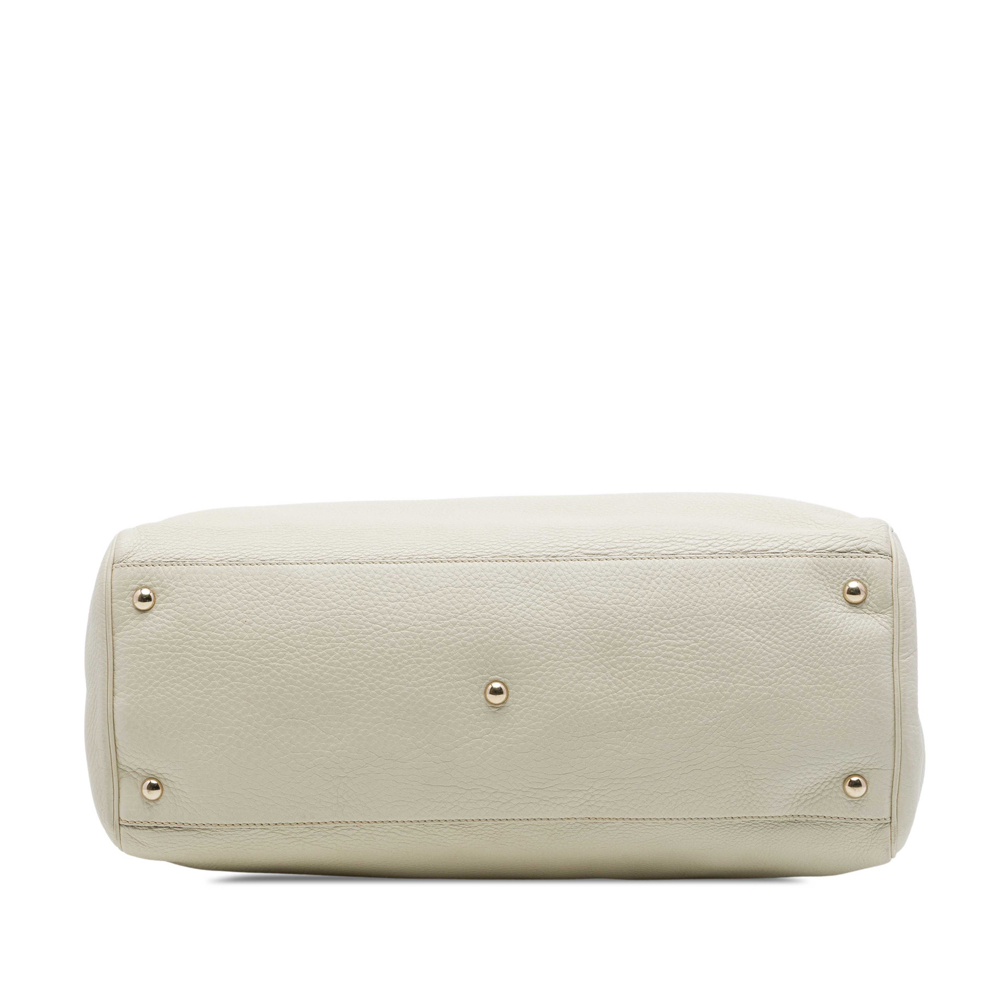 Gucci Large Calfskin Bamboo Shopper Satchel, från Luxclusif, i färgen vit. Klicka för att öppna bilden i stort format