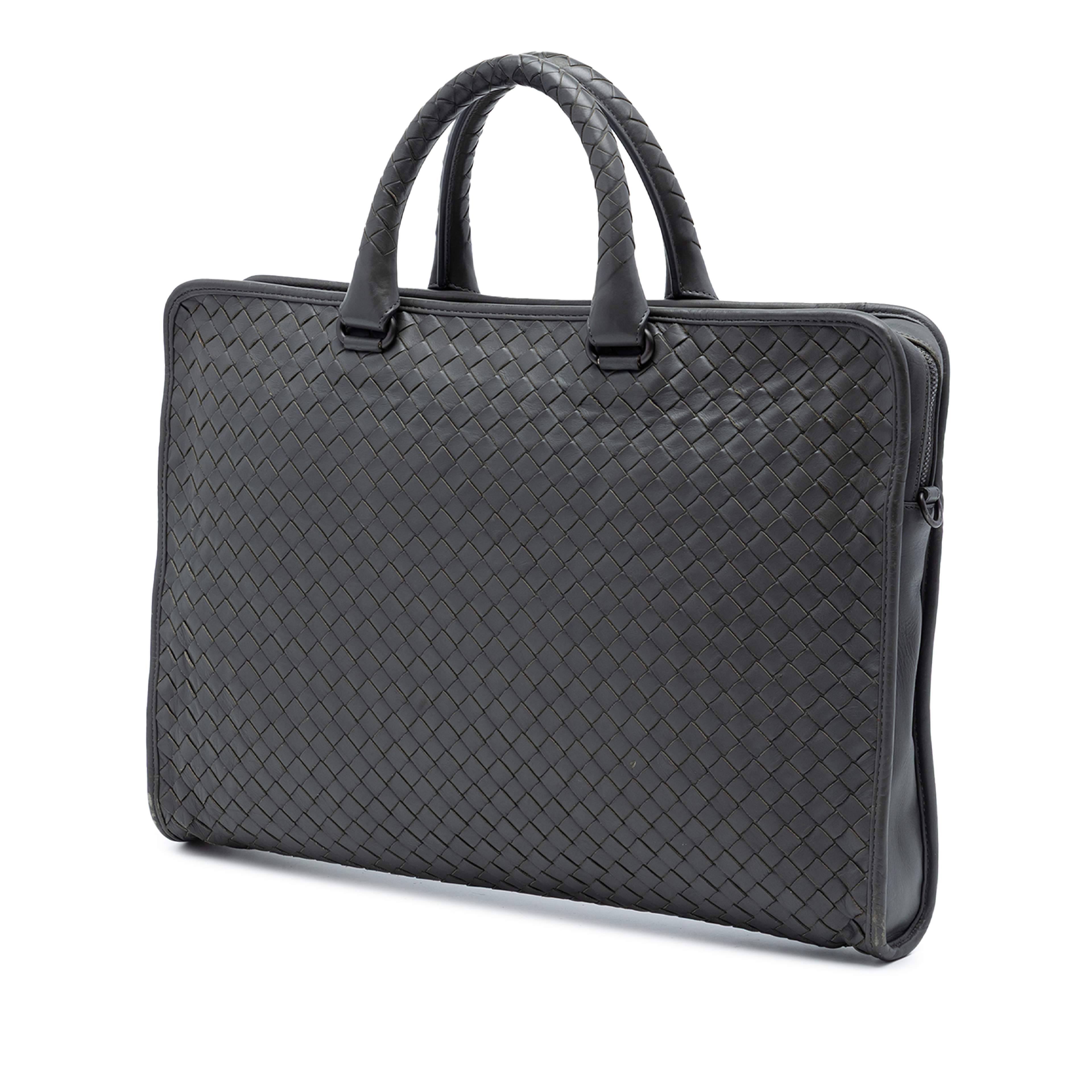 Bottega Veneta Nappa Intrecciato Business Bag, från Luxclusif, i färgen dark gray. Klicka för att öppna bilden i stort format