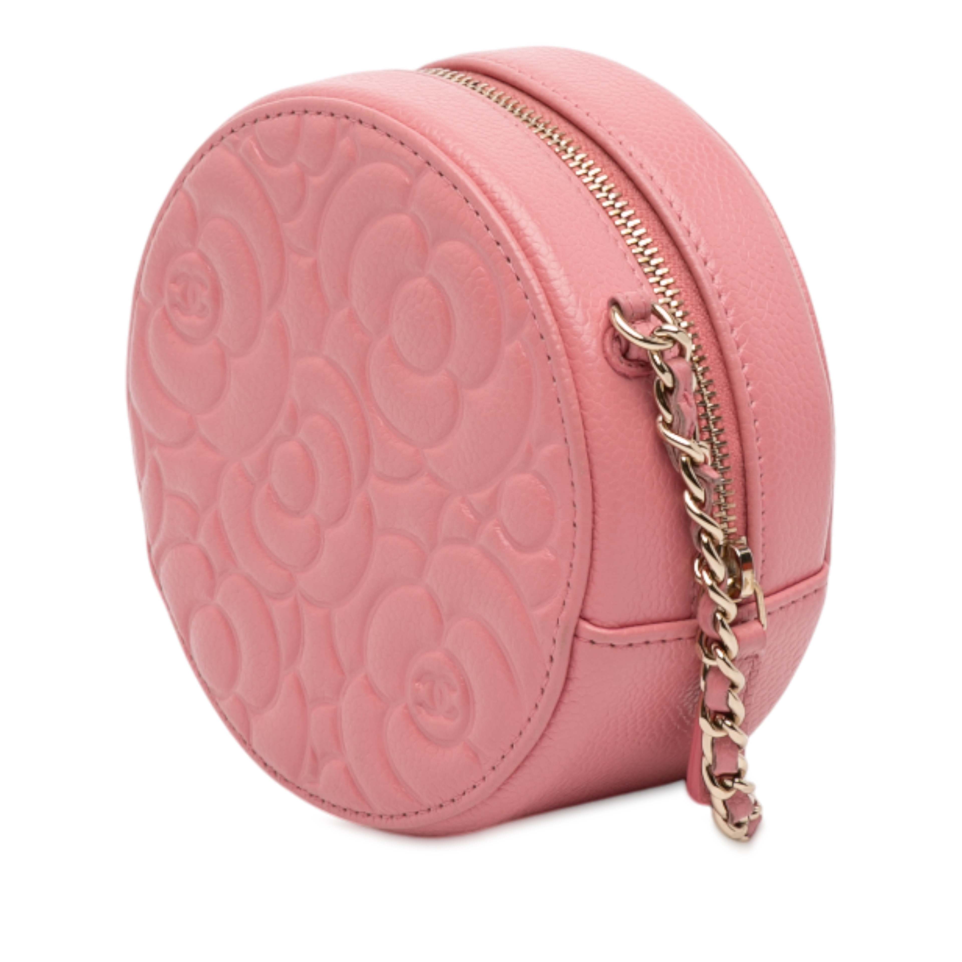 Chanel Cc Embossed Caviar Camellia Round Clutch With Chain, från Luxclusif, i färgen pink. Klicka för att öppna bilden i stort format