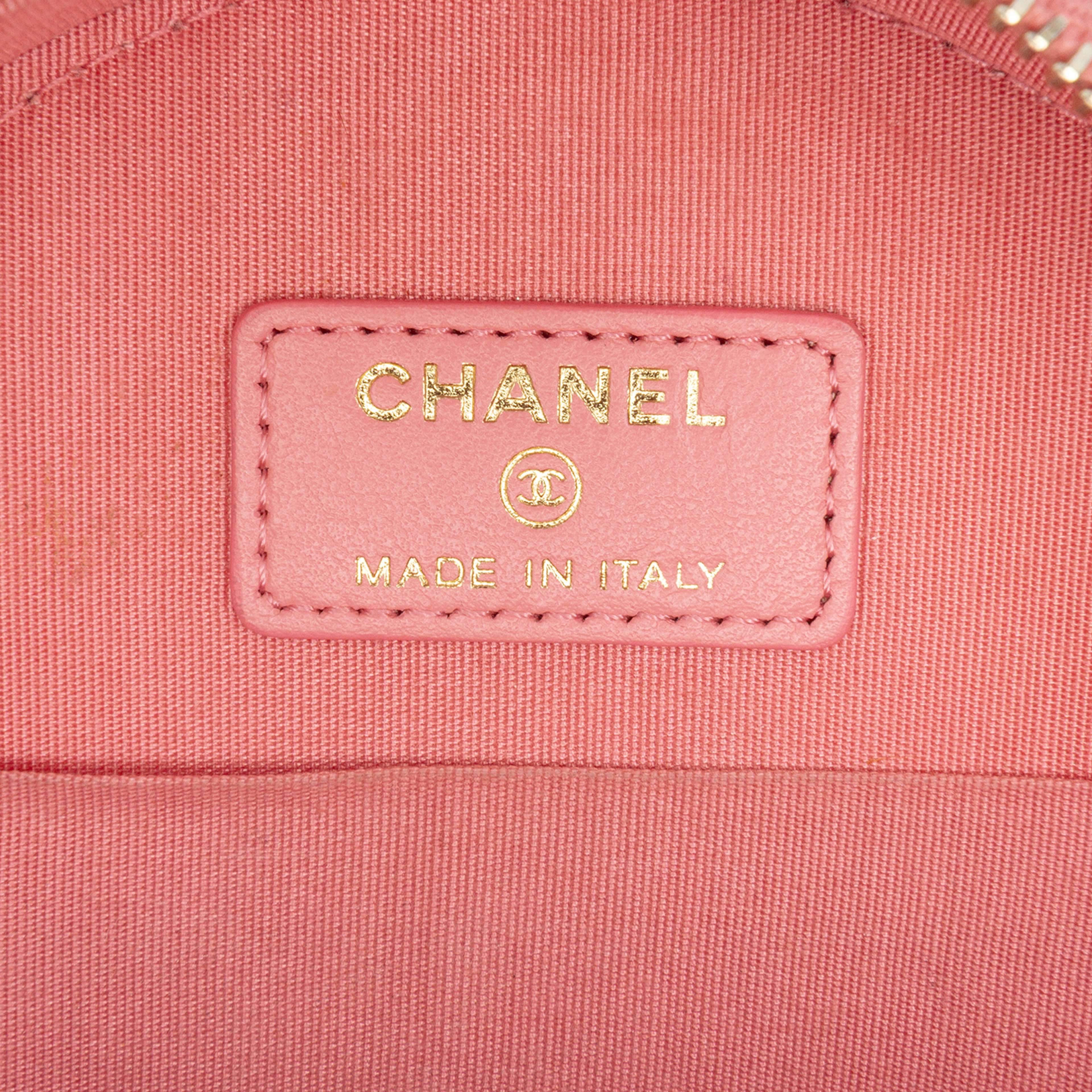Chanel Cc Embossed Caviar Camellia Round Clutch With Chain, från Luxclusif, i färgen pink. Klicka för att öppna bilden i stort format