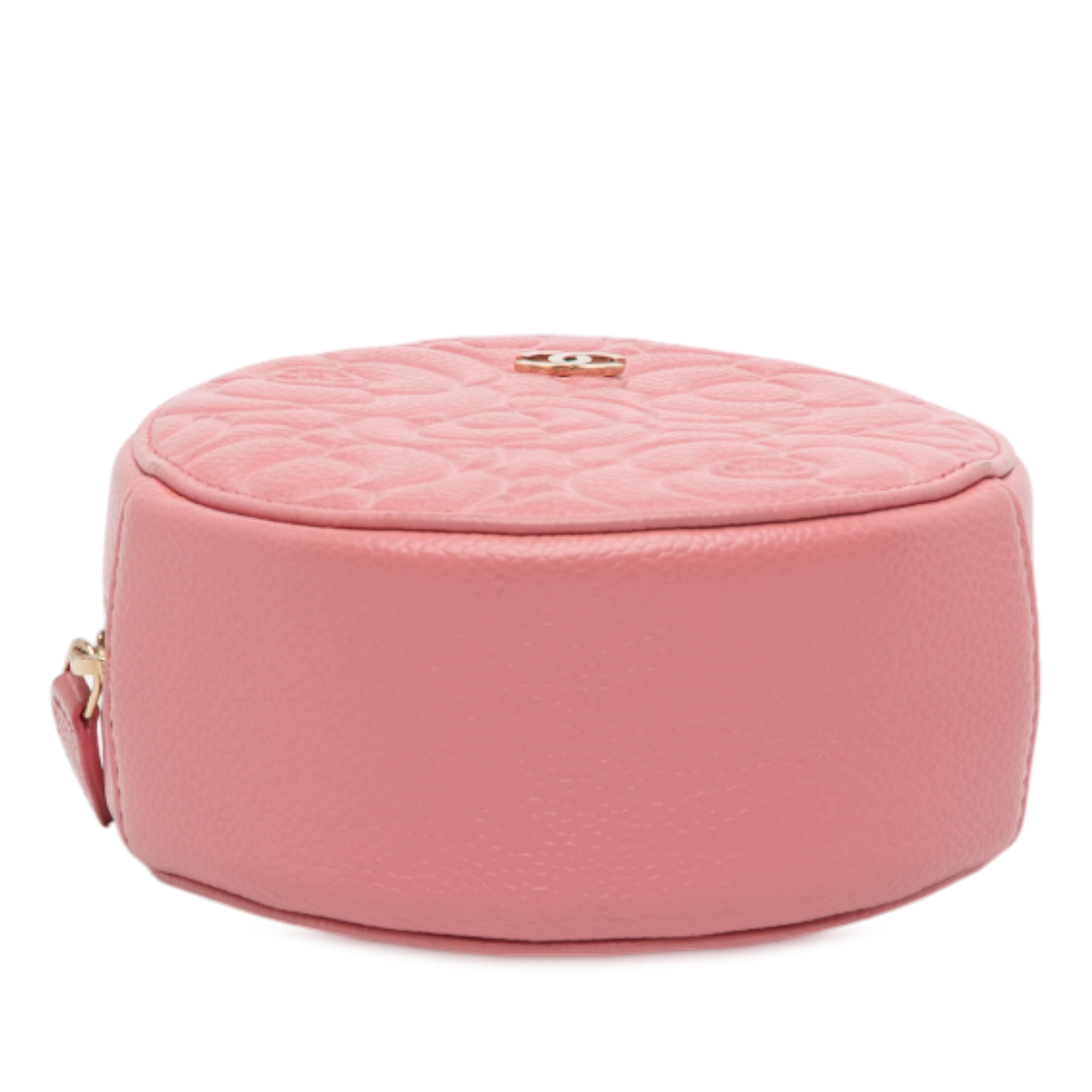 Chanel Cc Embossed Caviar Camellia Round Clutch With Chain, från Luxclusif, i färgen pink. Klicka för att öppna bilden i stort format