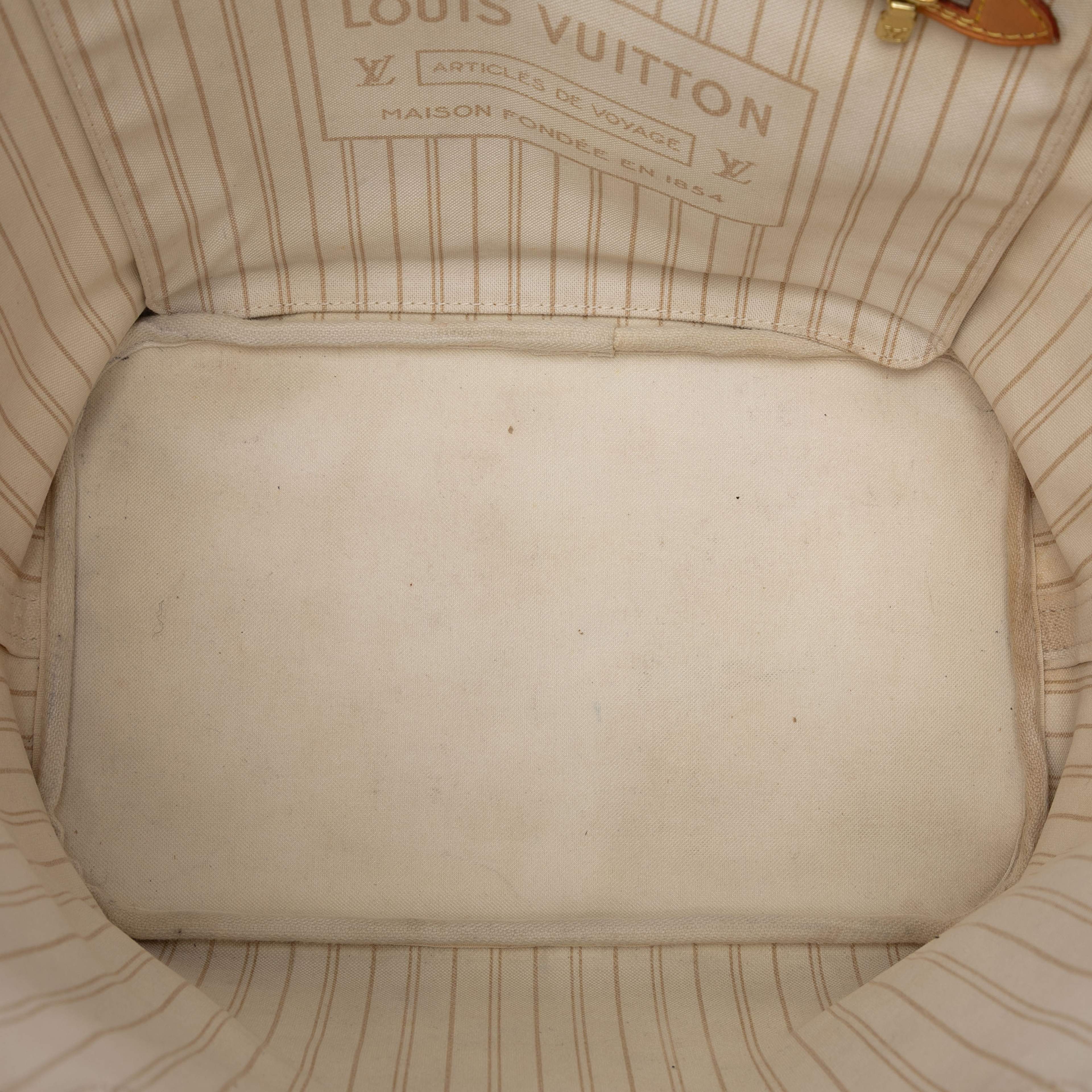 Louis Vuitton Damier Azur Neverfull Mm, från Luxclusif, i färgen white. Klicka för att öppna bilden i stort format