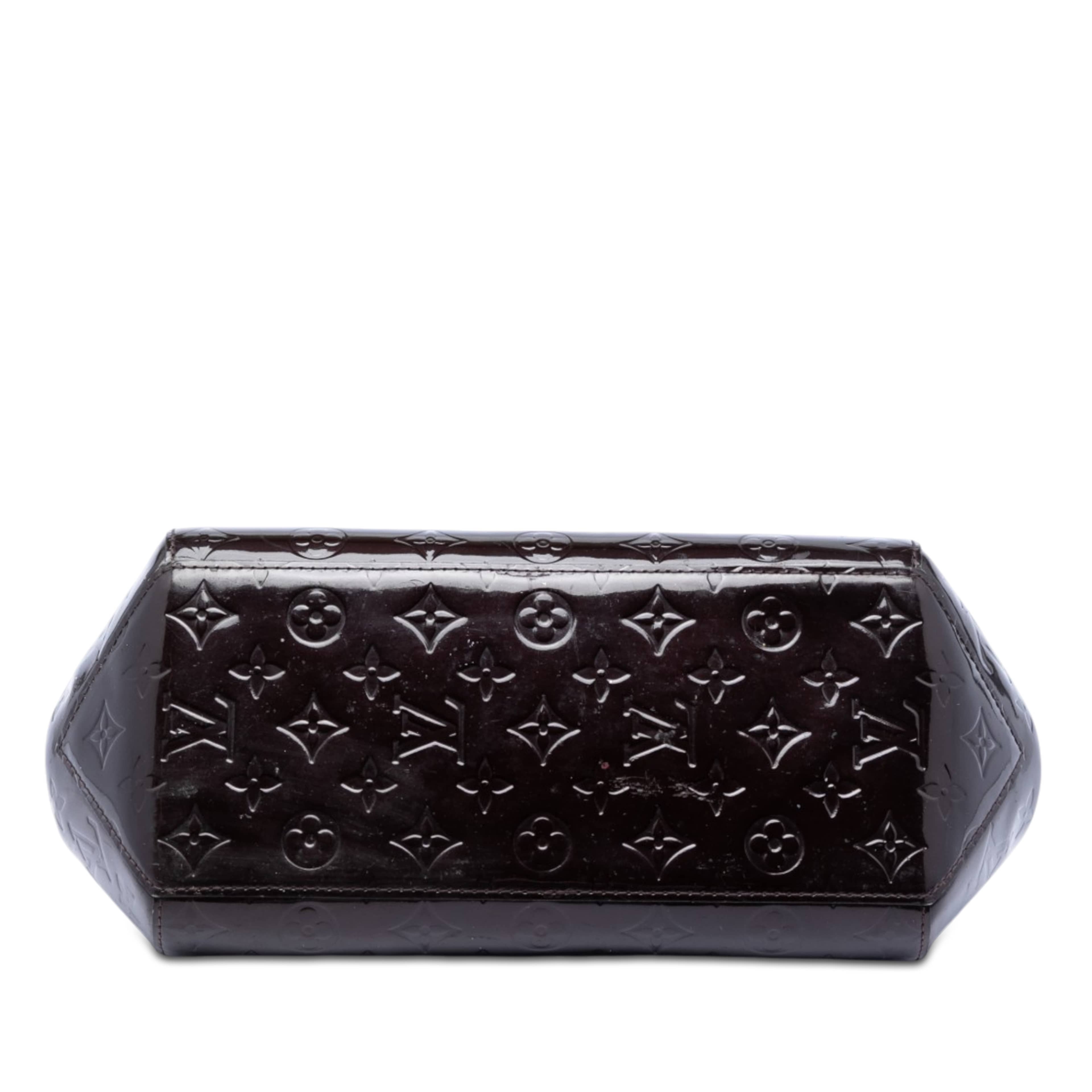 Louis Vuitton Monogram Vernis Sherwood Pm, från Luxclusif, i färgen purple. Klicka för att öppna bilden i stort format
