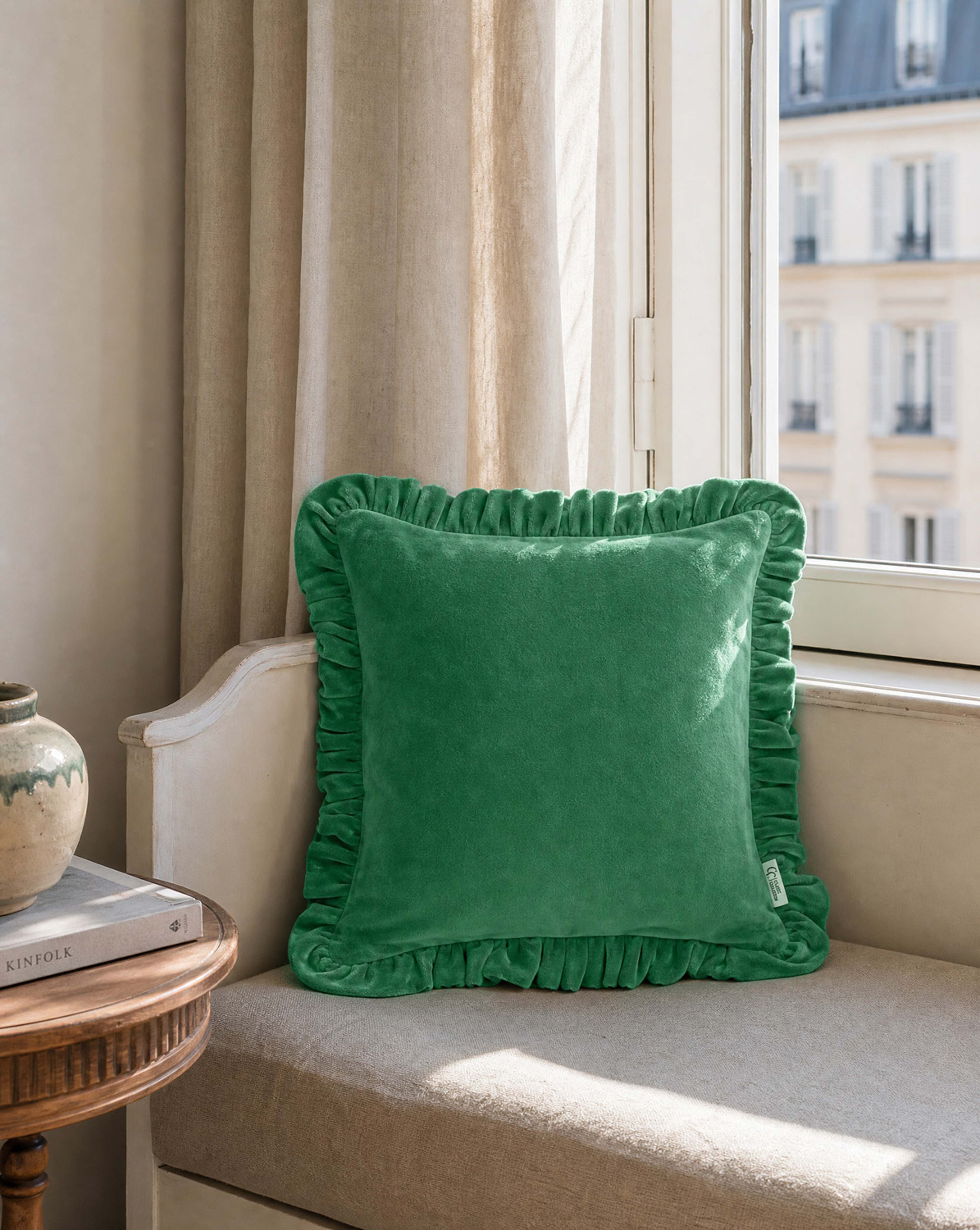 Kuddfodral Frilled, från Classic Collection, i färgen grön. Klicka för att öppna bilden i stort format
