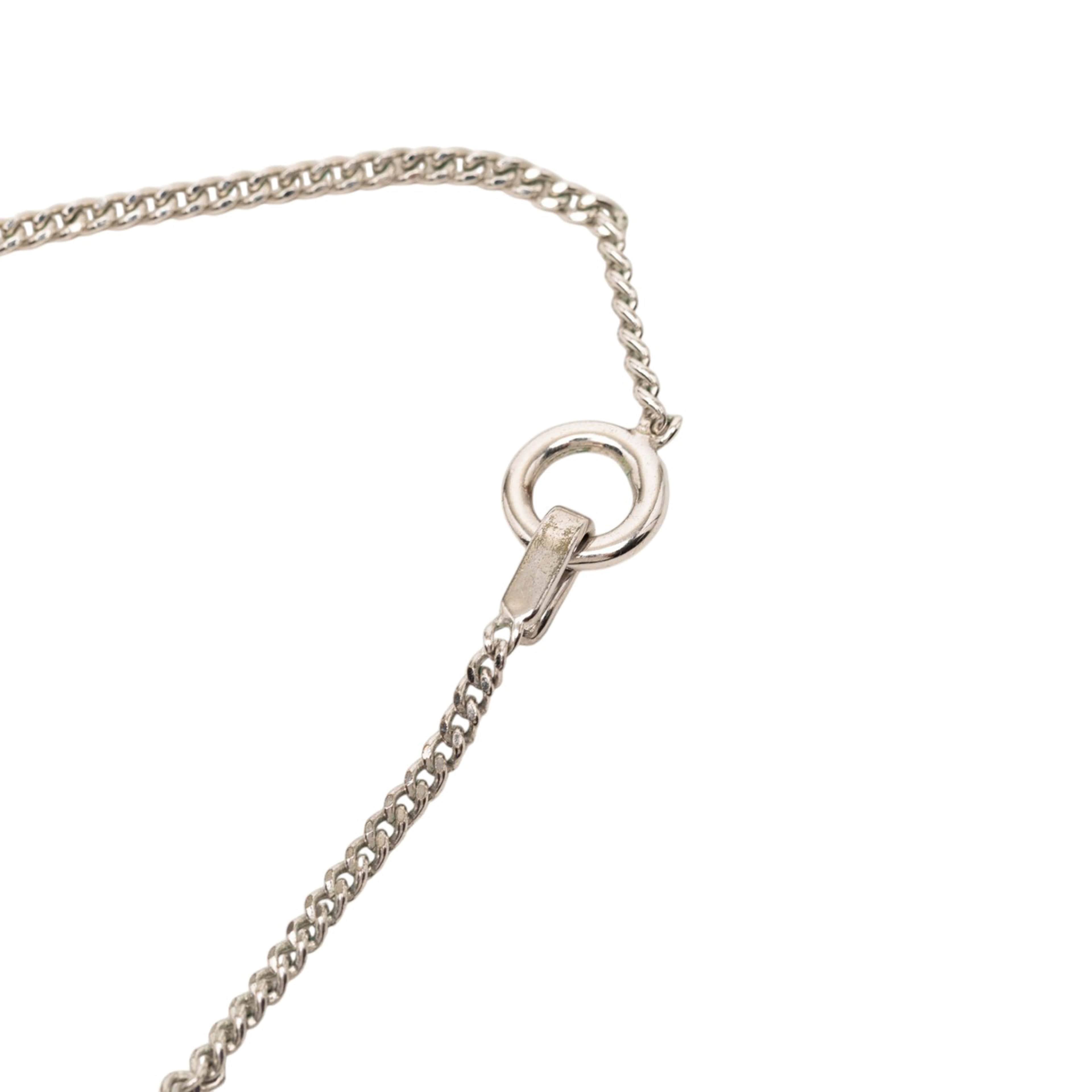 Chanel Brass Camellia Resin Strass Pendant Necklace, från Luxclusif, i färgen silver. Klicka för att öppna bilden i stort format