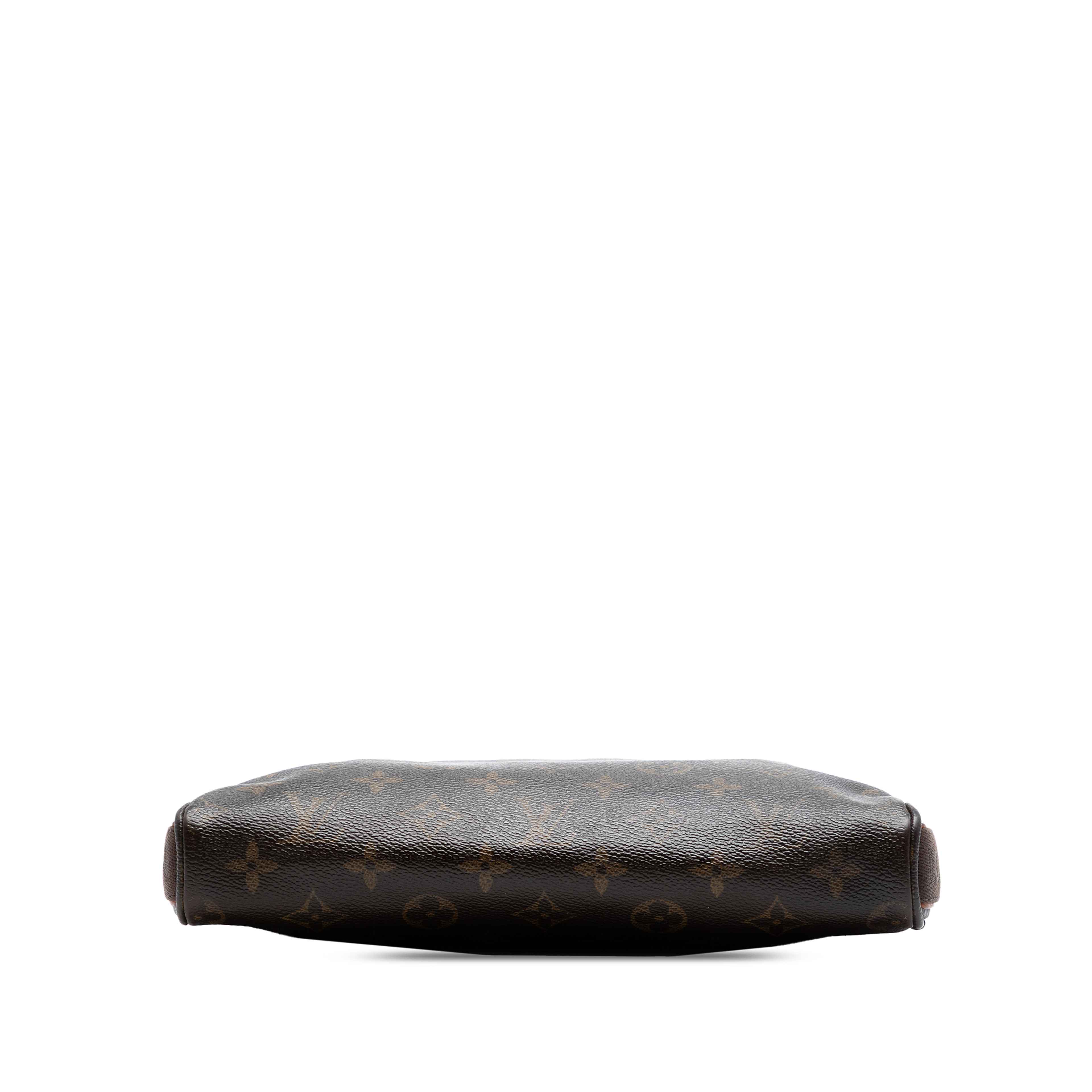 Louis Vuitton Monogram Trotteur Beaubourg, från Luxclusif, i färgen brown. Klicka för att öppna bilden i stort format