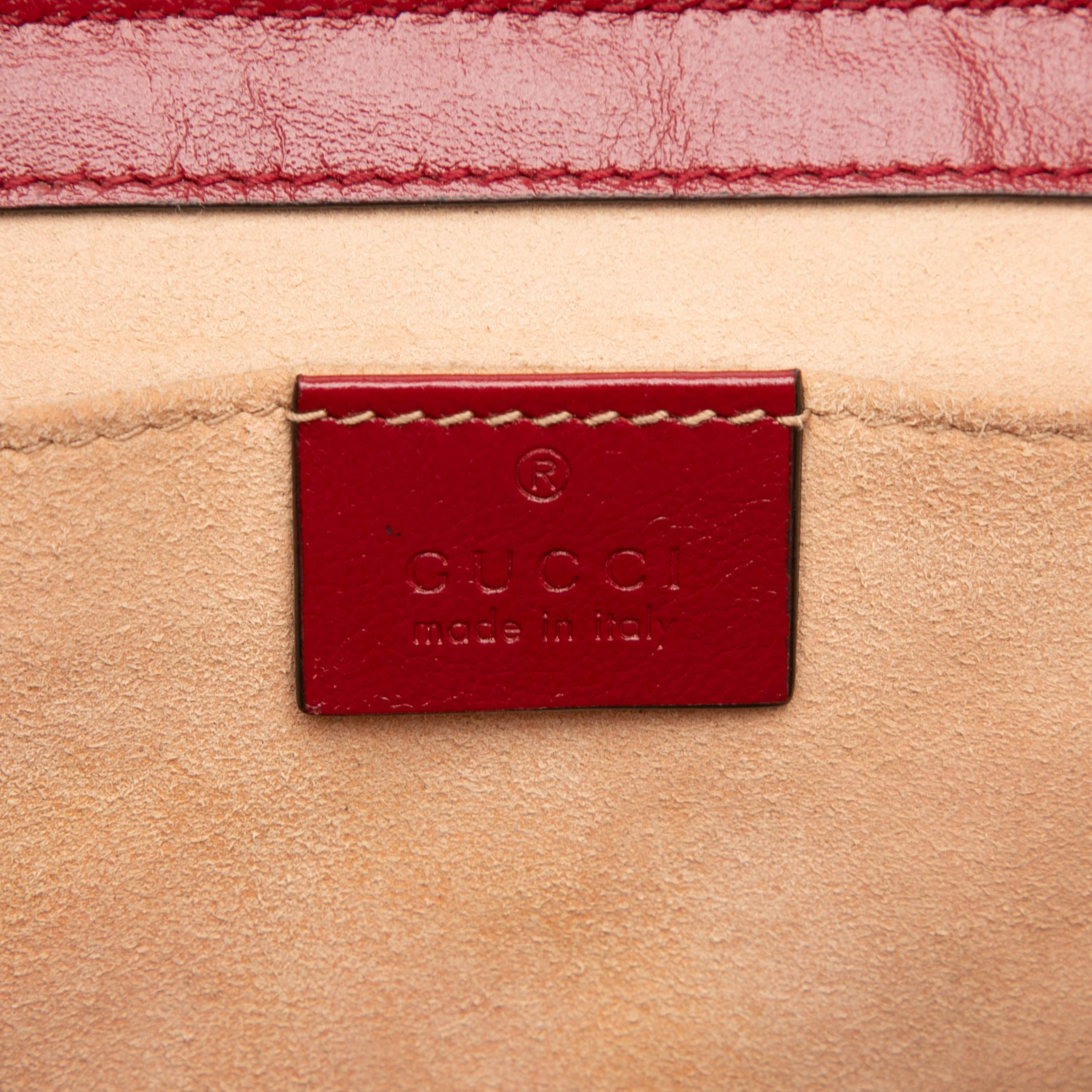 Gucci Small Gg Marmont Matelasse Diagonal Gg Canvas And Leather Shoulder Bag, från Luxclusif, i färgen beige. Klicka för att öppna bilden i stort format